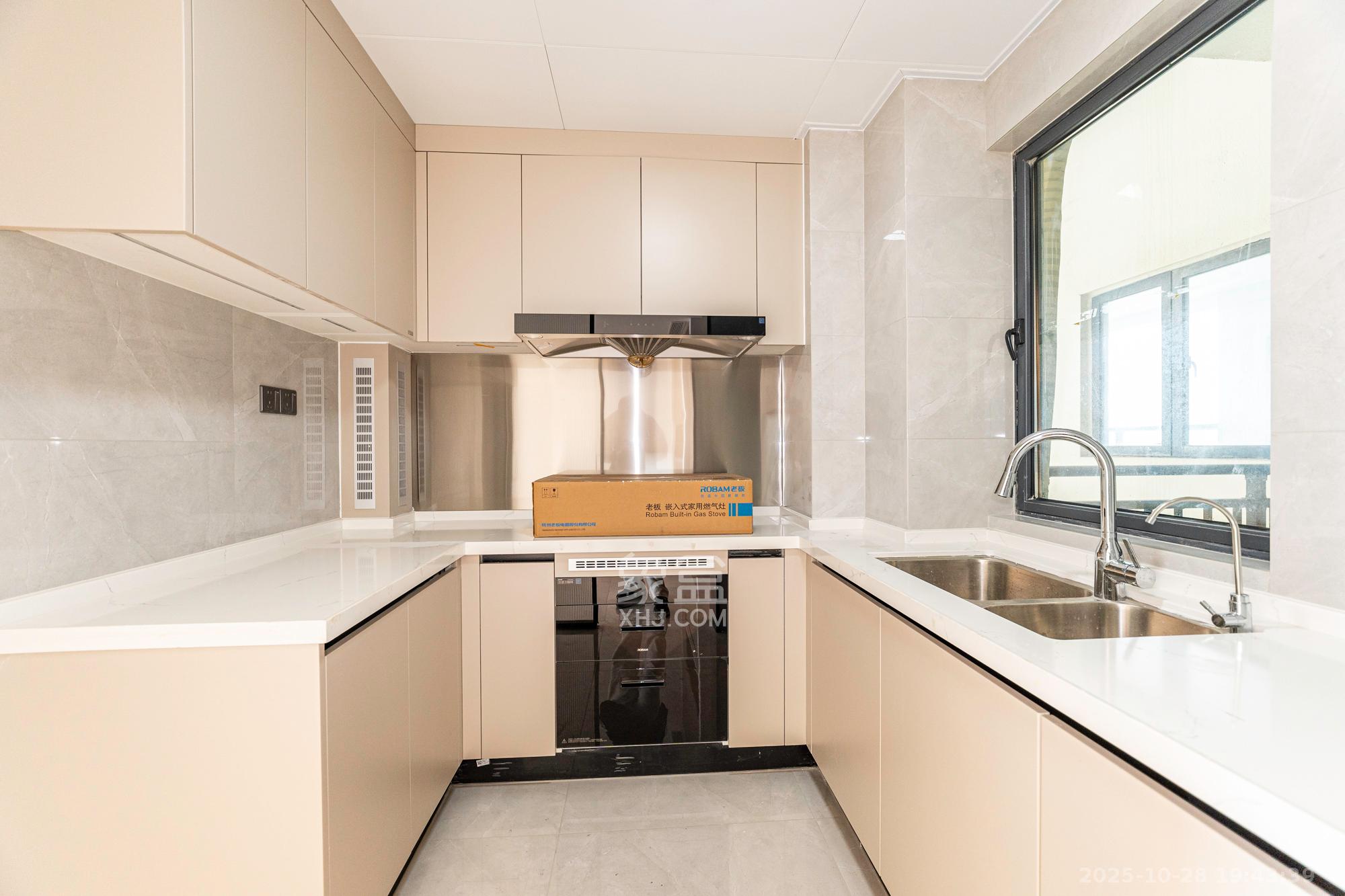 三一云谷 3室2厅2卫 118.0万 三一云谷 3室2厅2卫 118.0万厨房