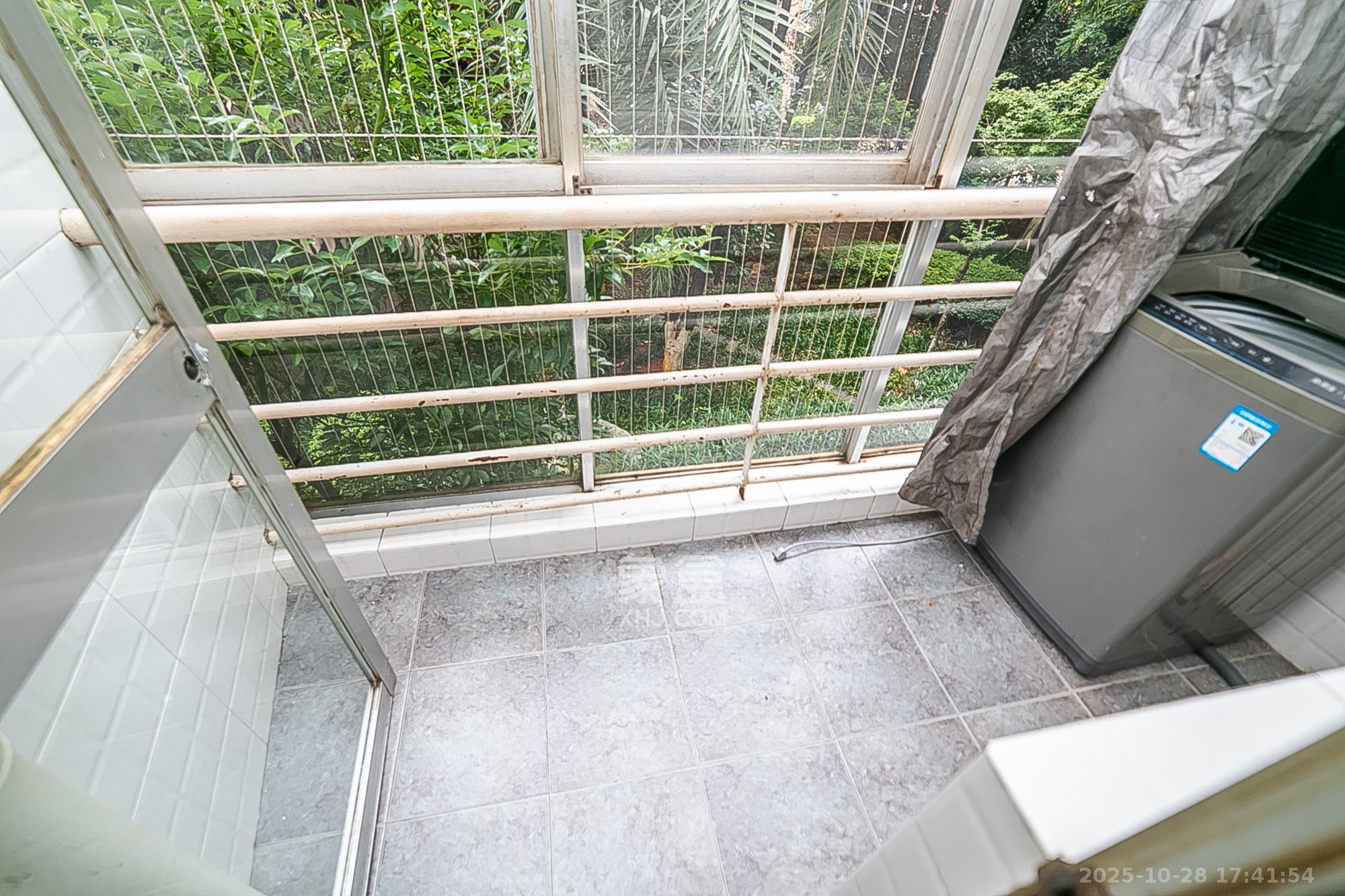 华银园  3室2厅2卫    84.0万阳台