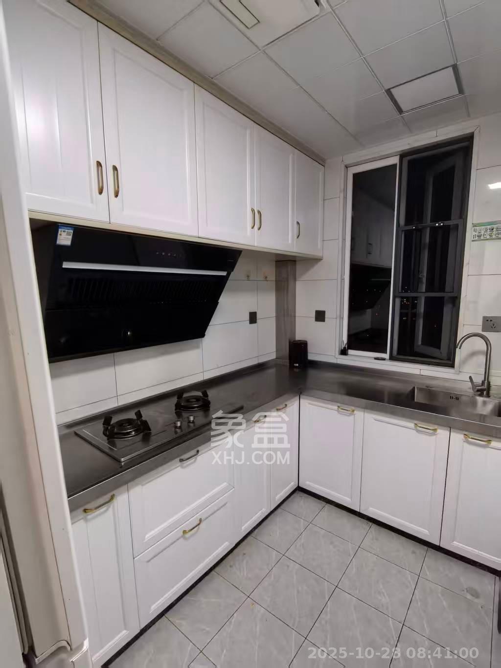 荷韵园 4室2厅2卫 1700.0元/月 荷韵园 4室2厅2卫 1700.0元/月室内图