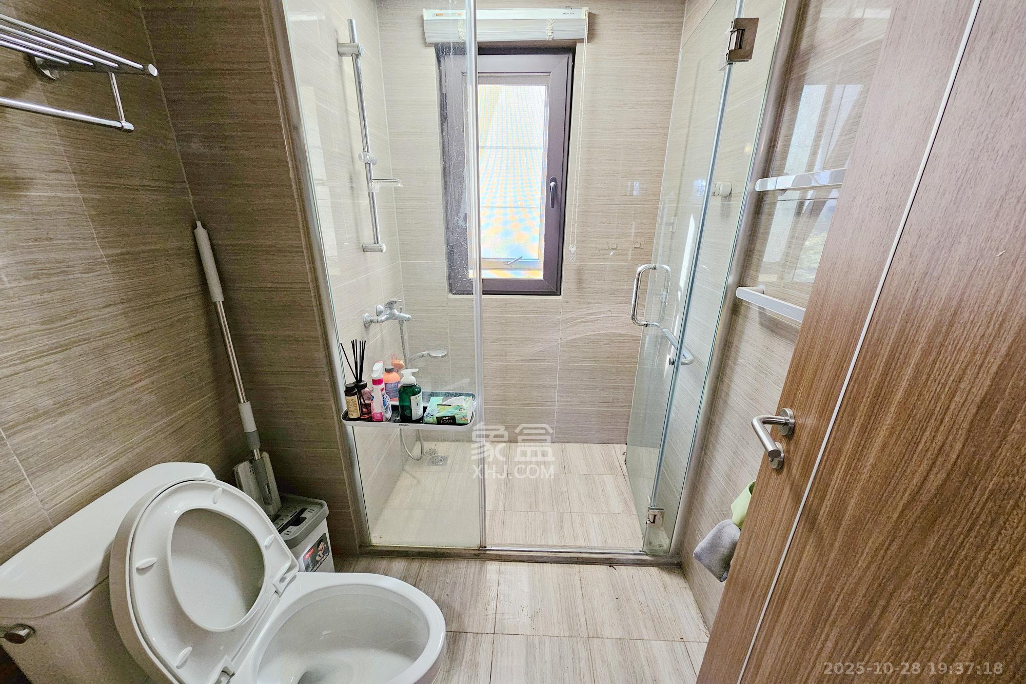 阳光城尚东湾蜜桃园 4室2厅2卫 138.8万 阳光城尚东湾蜜桃园 4室2厅2卫 138.8万卫生间