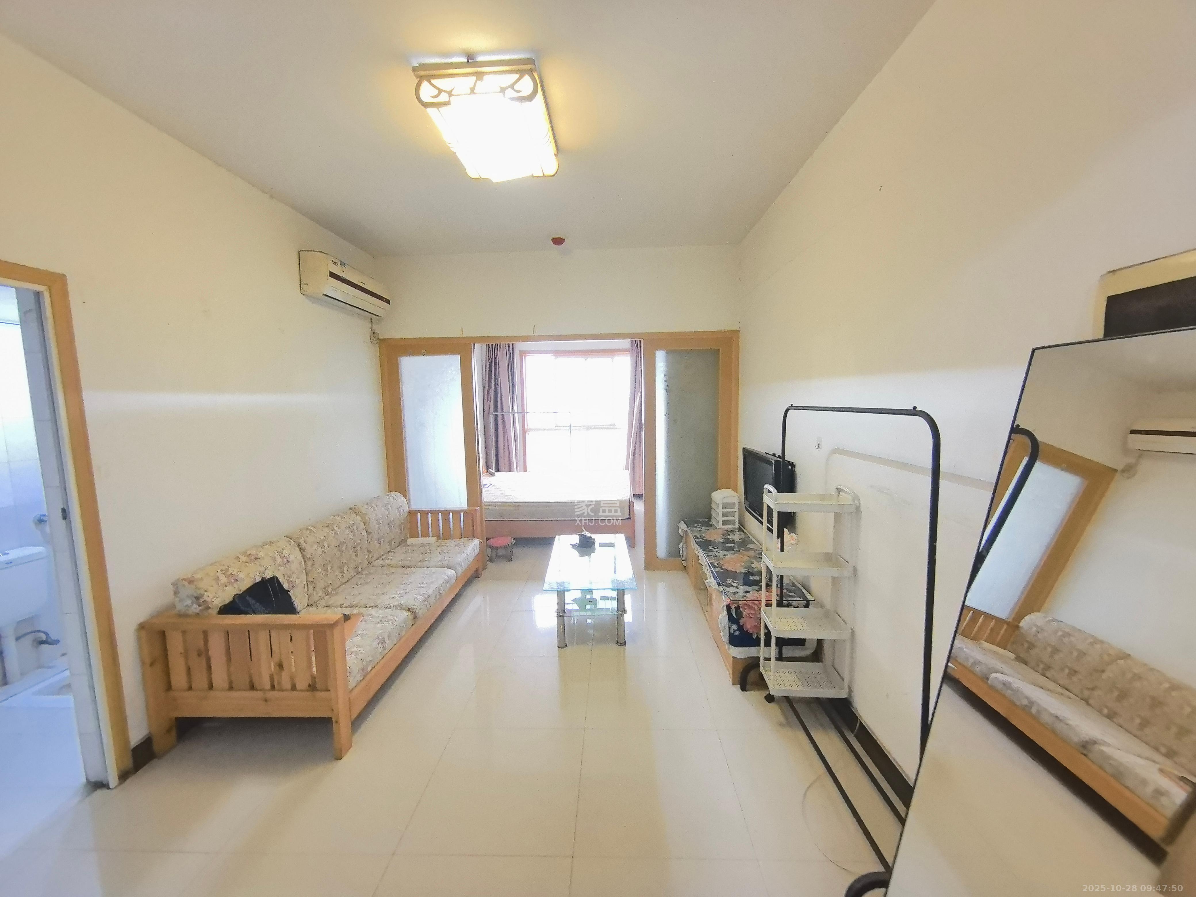 伍家岭生活广场  1室1厅1卫    1300.0元/月 伍家岭生活广场  1室1厅1卫    1300.0元/月室内图