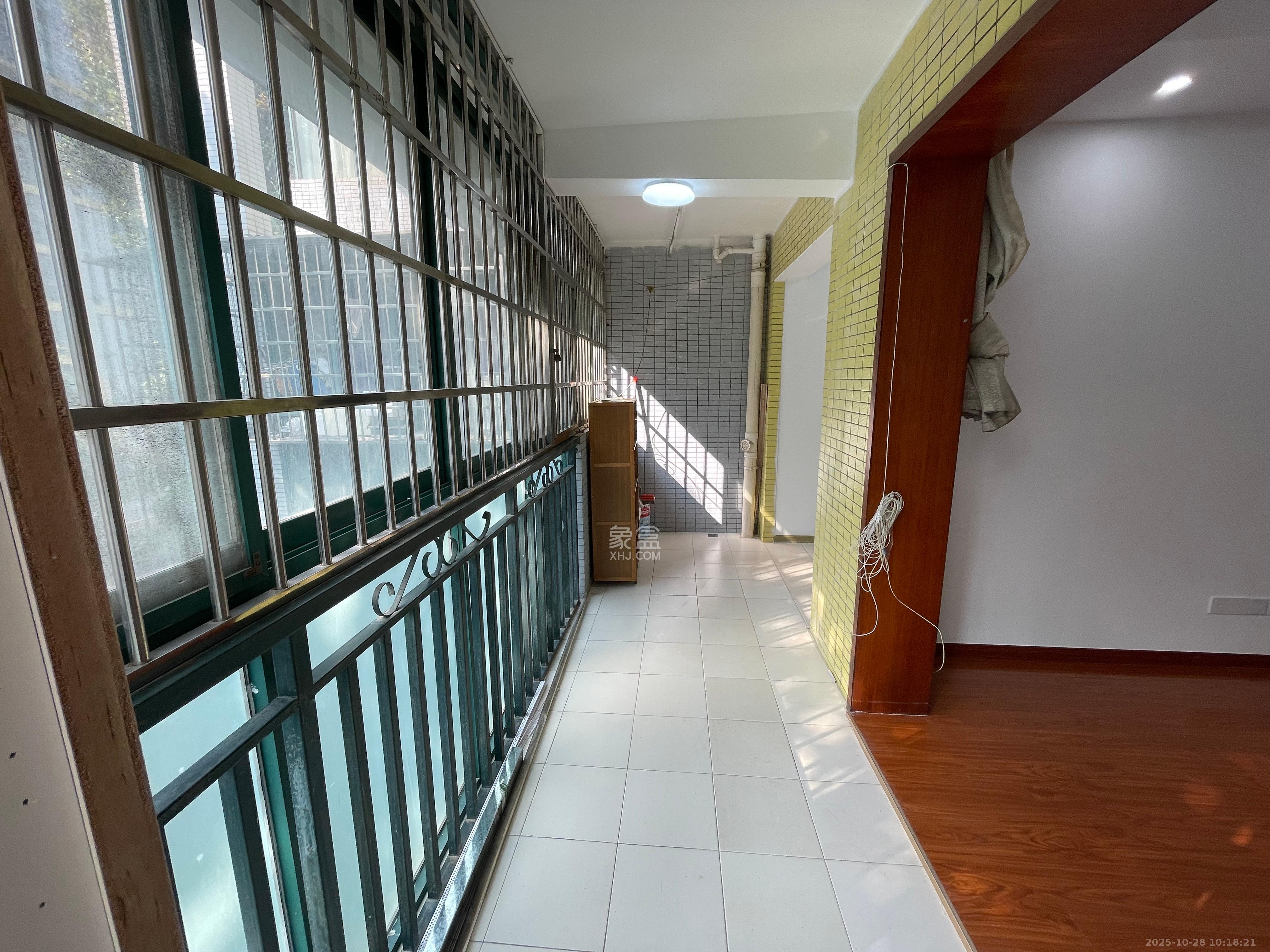 望兴景园一期  3室2厅2卫    3000.0元/月 望兴景园一期  3室2厅2卫    3000.0元/月室内图