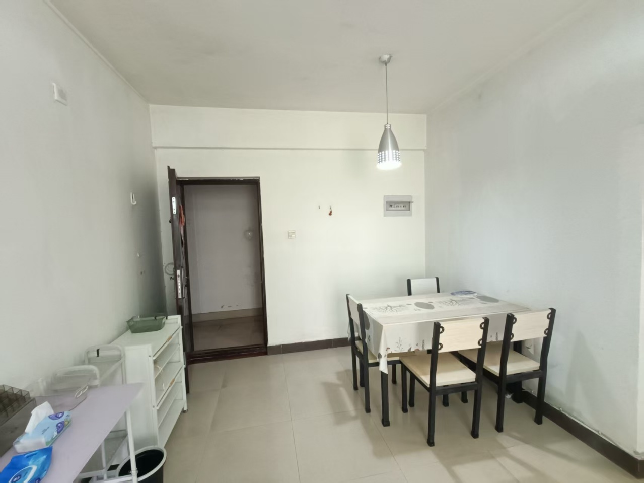 华宝雅苑 1室1厅1卫 2000.0元/月 华宝雅苑 1室1厅1卫 2000.0元/月室内图