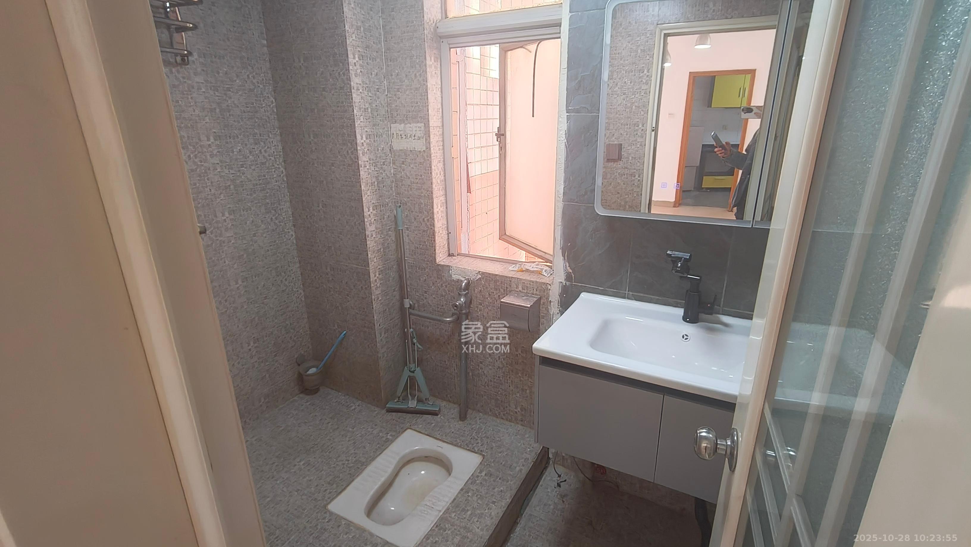 华银园 3室2厅2卫 2000.0元/月 华银园 3室2厅2卫 2000.0元/月室内图