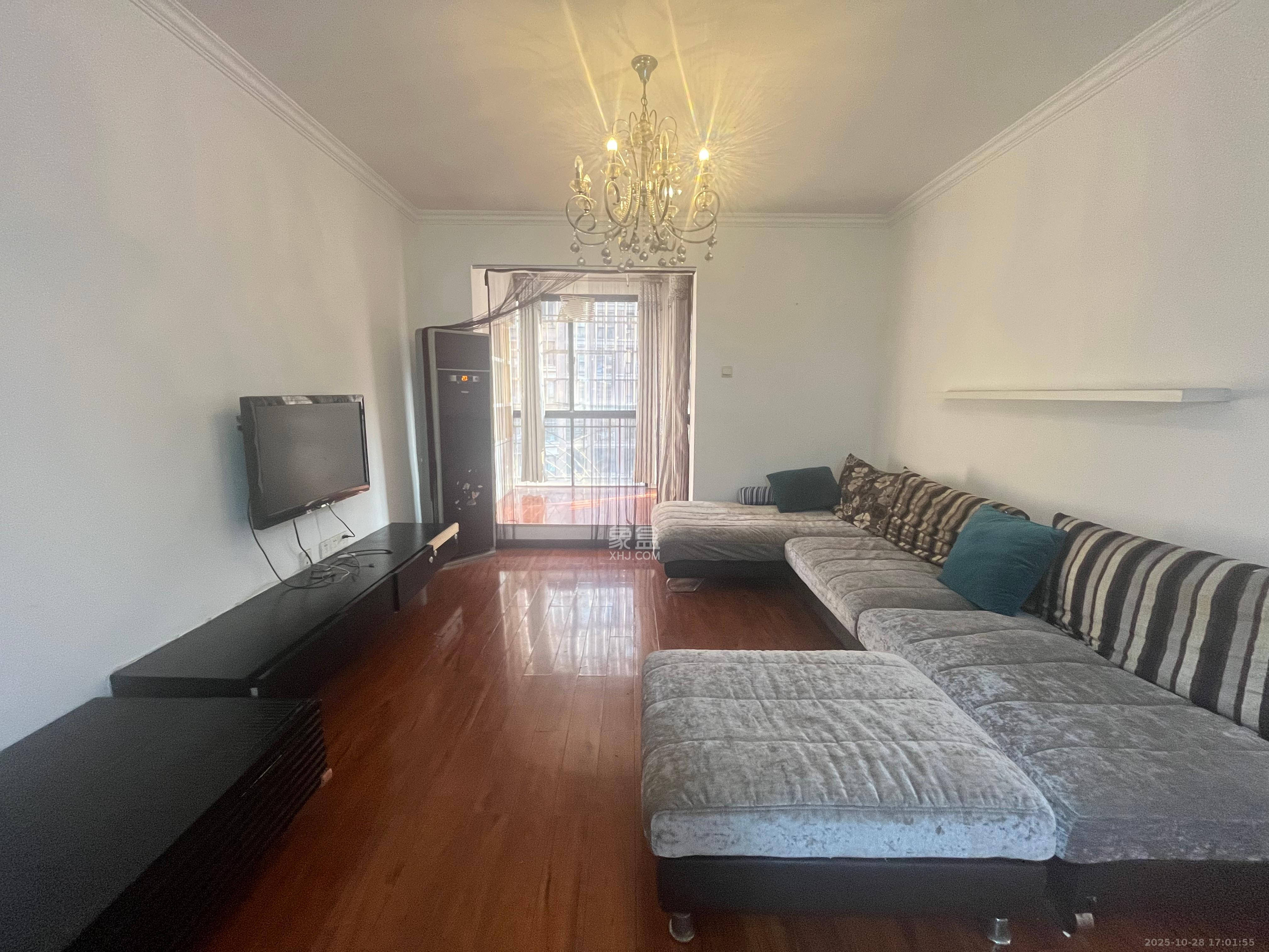 华润凤凰城一期  2室1厅1卫    1800.0元/月 华润凤凰城一期  2室1厅1卫    1800.0元/月