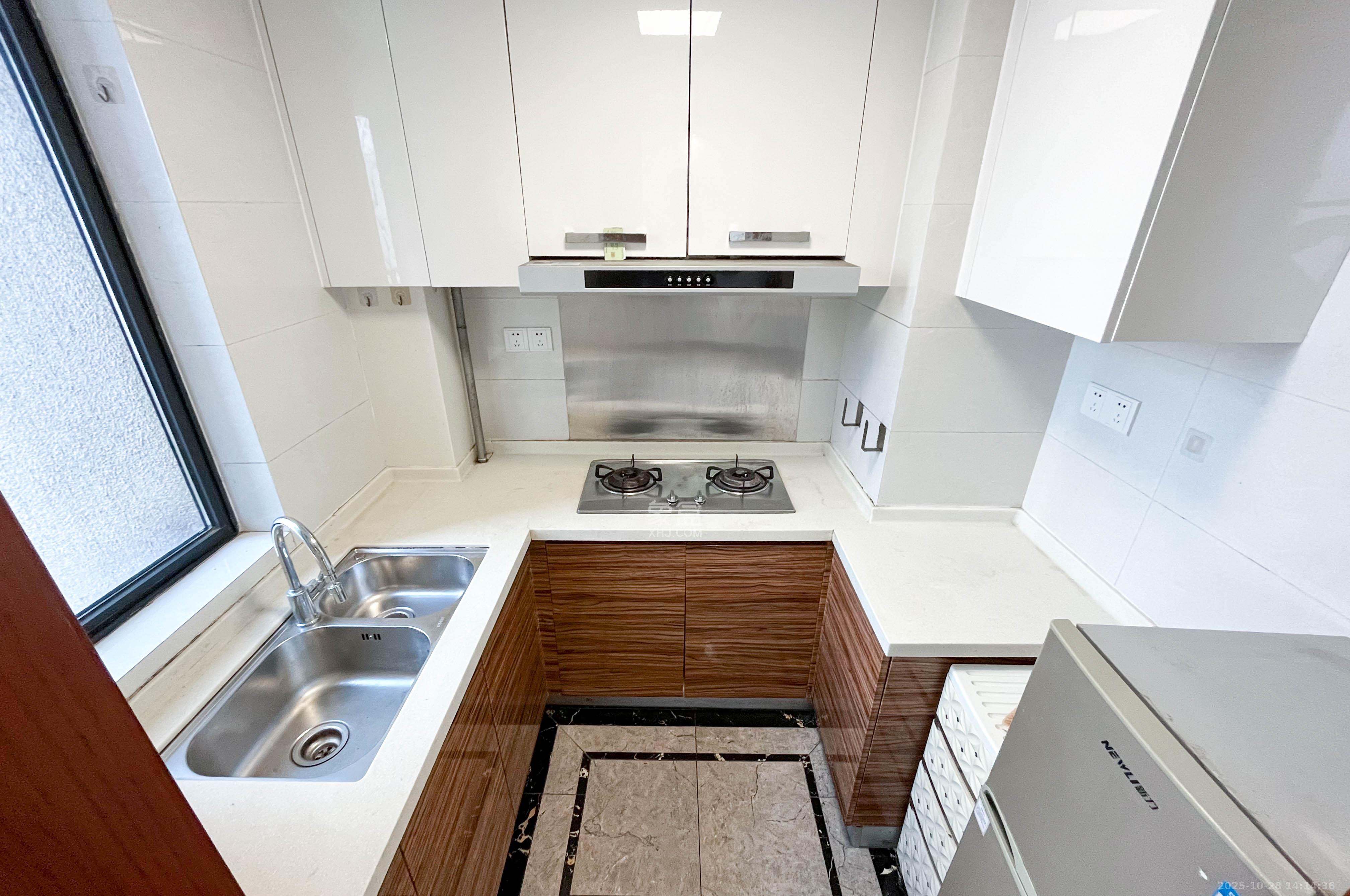 中海梅溪湖壹号 3室2厅2卫 158.0万 中海梅溪湖壹号 3室2厅2卫 158.0万厨房