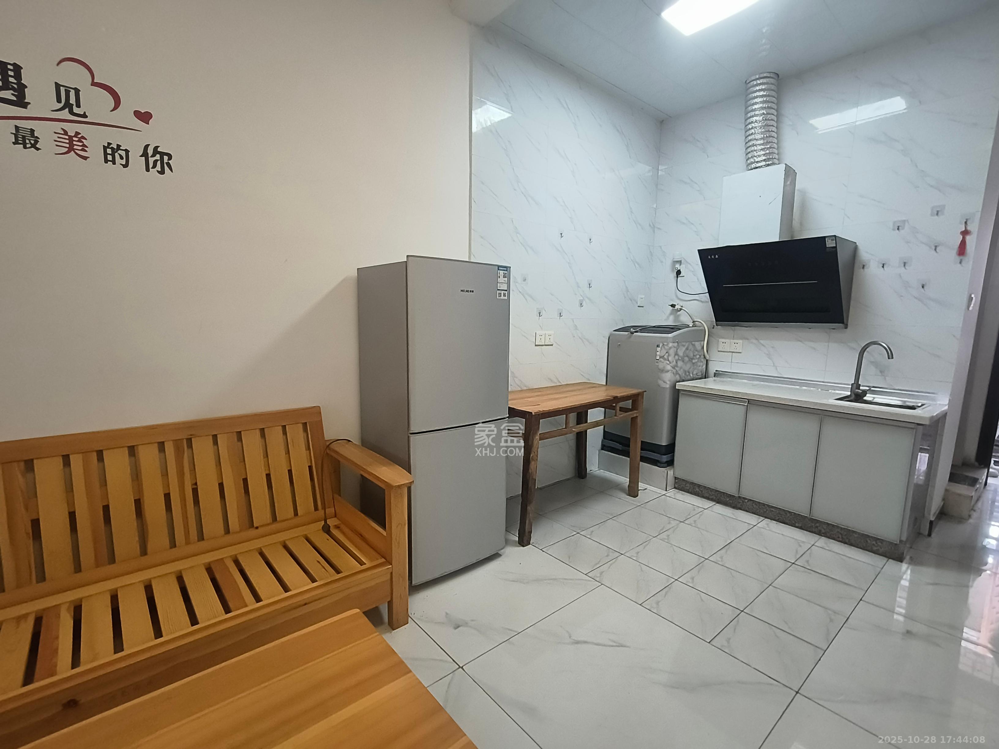 东文庙坪  1室1厅0卫    1300.0元/月室内图