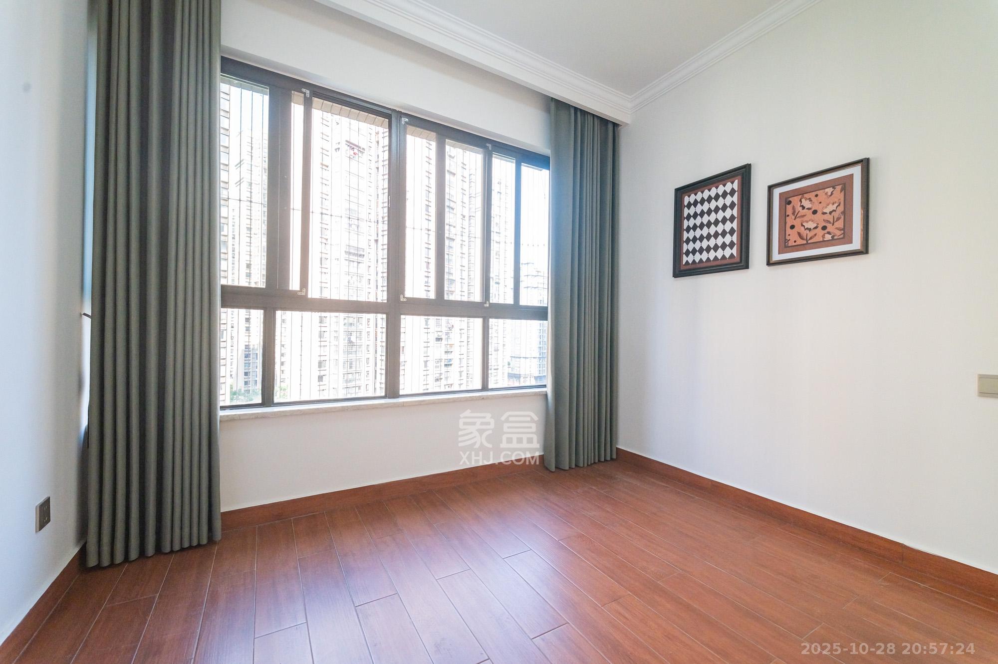 华润凤凰城三期 4室2厅2卫 125.8万 华润凤凰城三期 4室2厅2卫 125.8万卧室