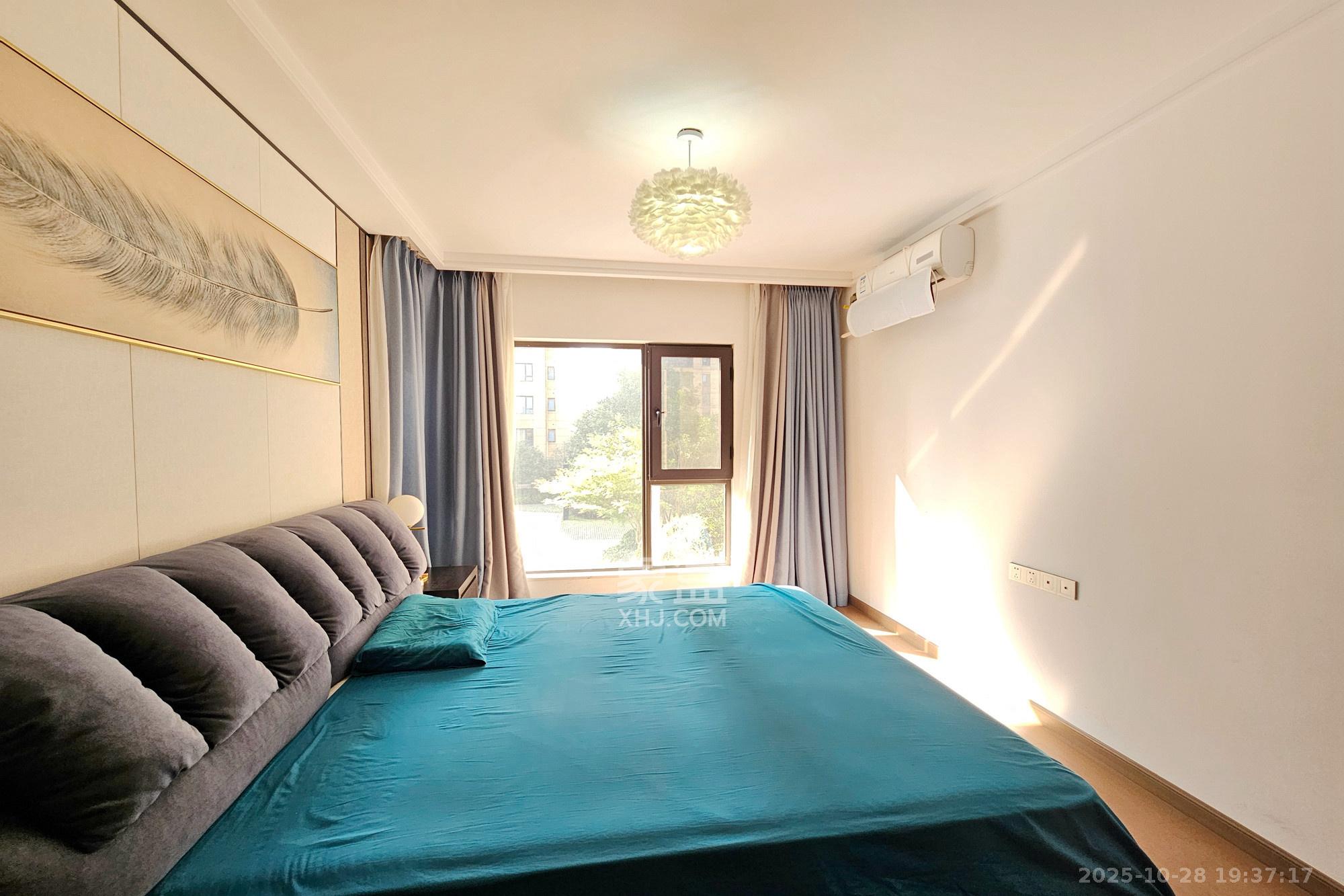 阳光城尚东湾蜜桃园 4室2厅2卫 138.8万 阳光城尚东湾蜜桃园 4室2厅2卫 138.8万卧室