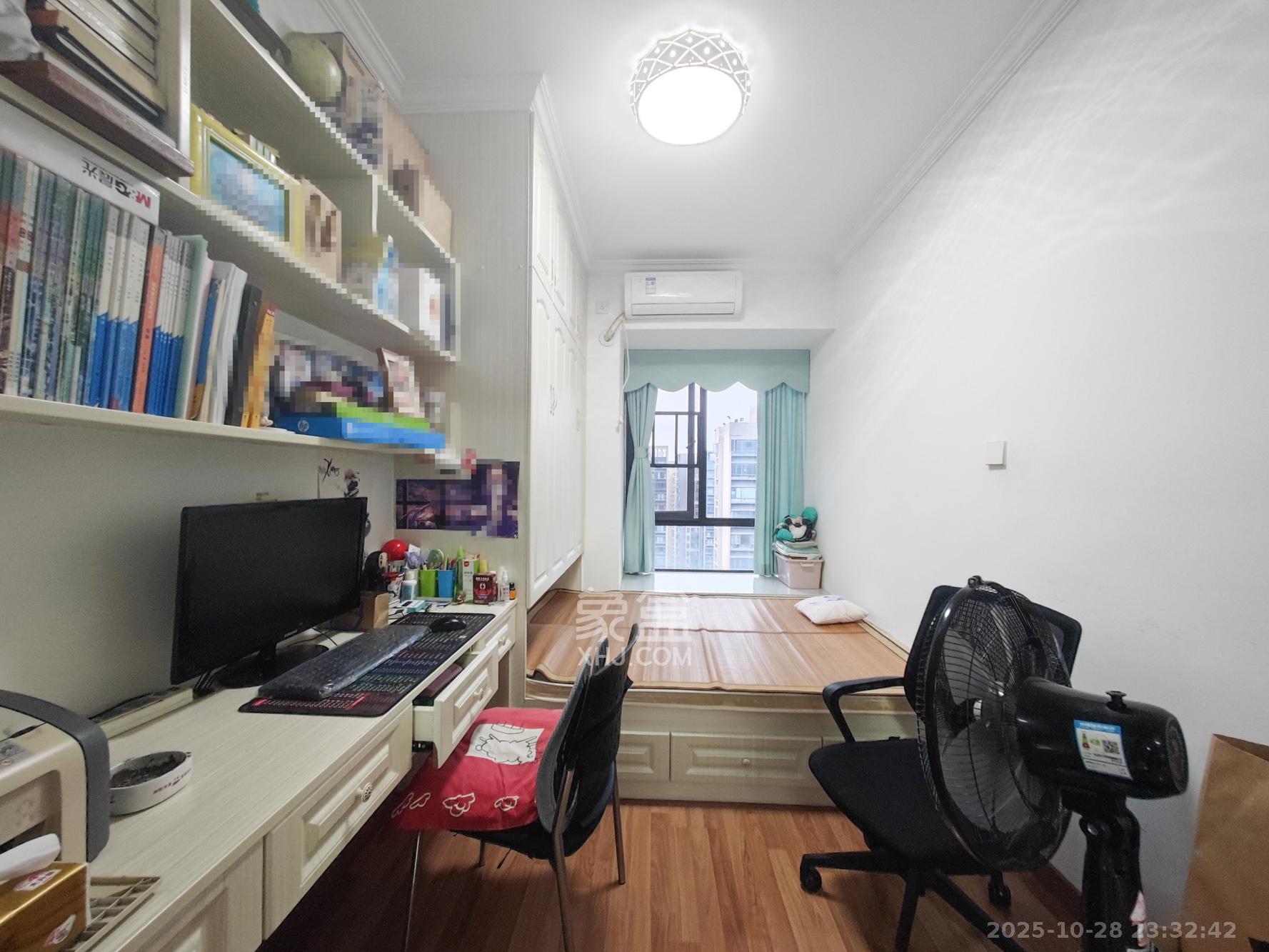 汇金城/嘉华城（二期、三期）  4室2厅2卫    165.0万卧室