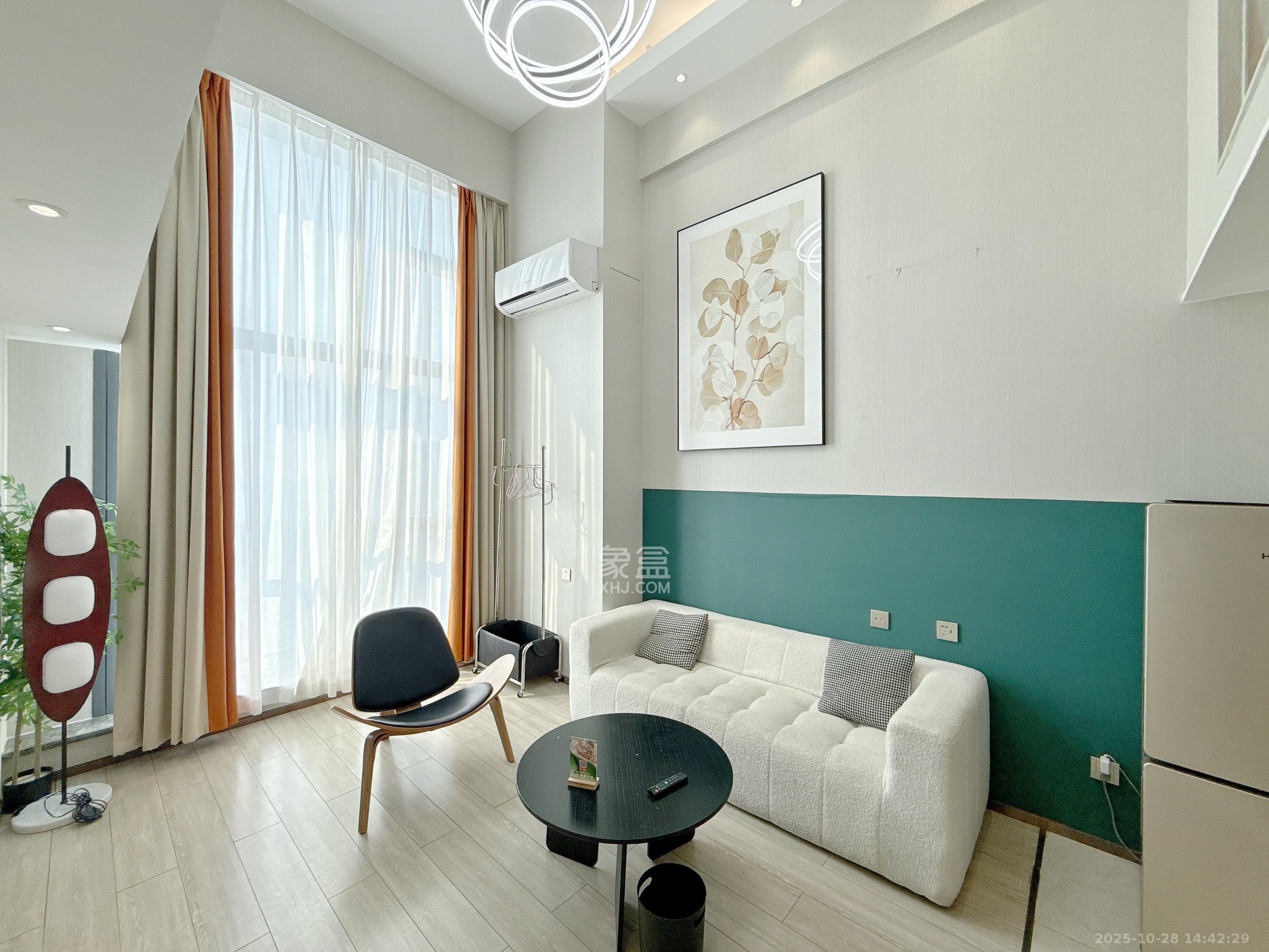 华远华时代  3室2厅2卫    3500.0元/月