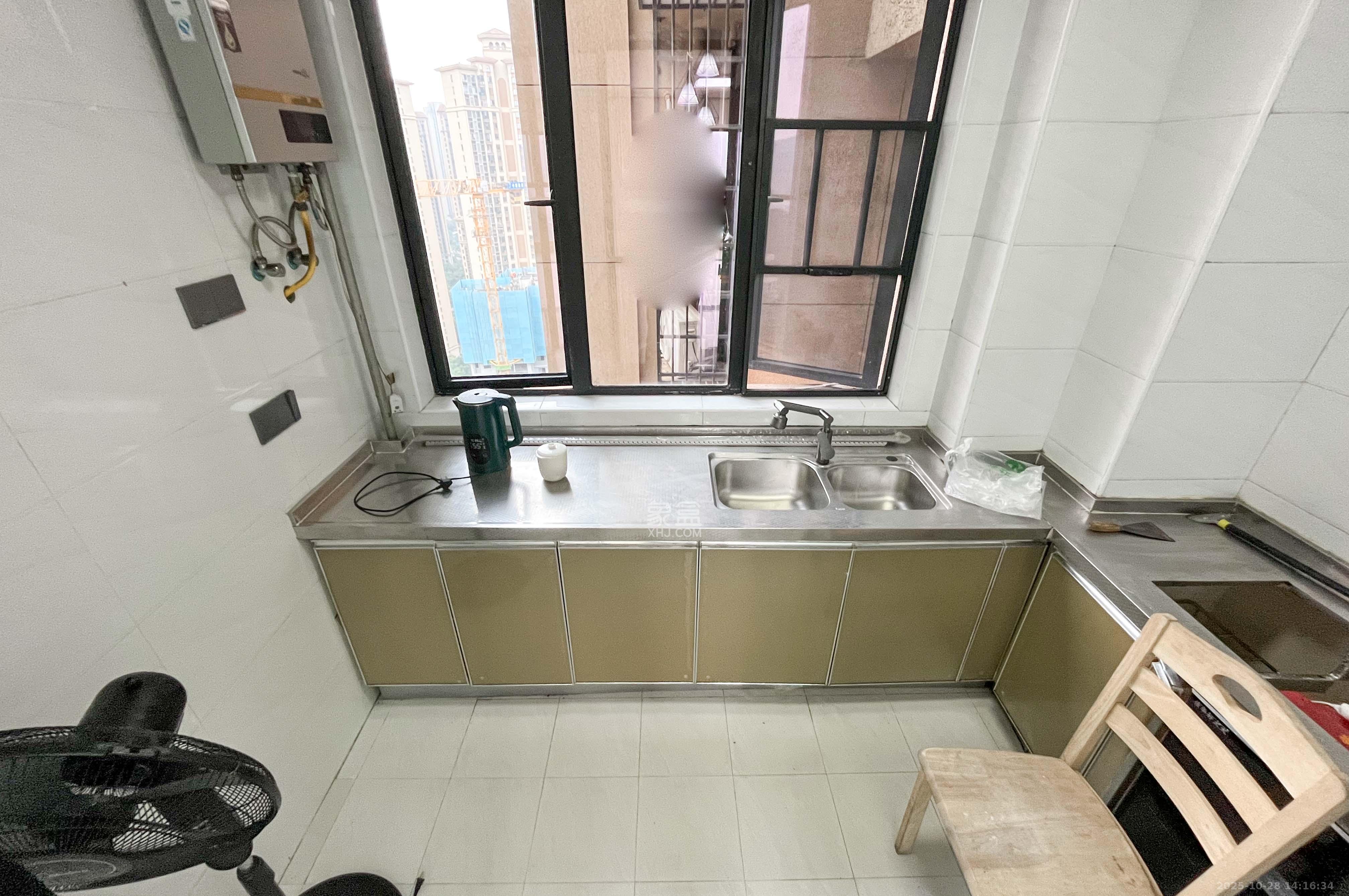 航天溪湖  3室2厅2卫    86.8万厨房