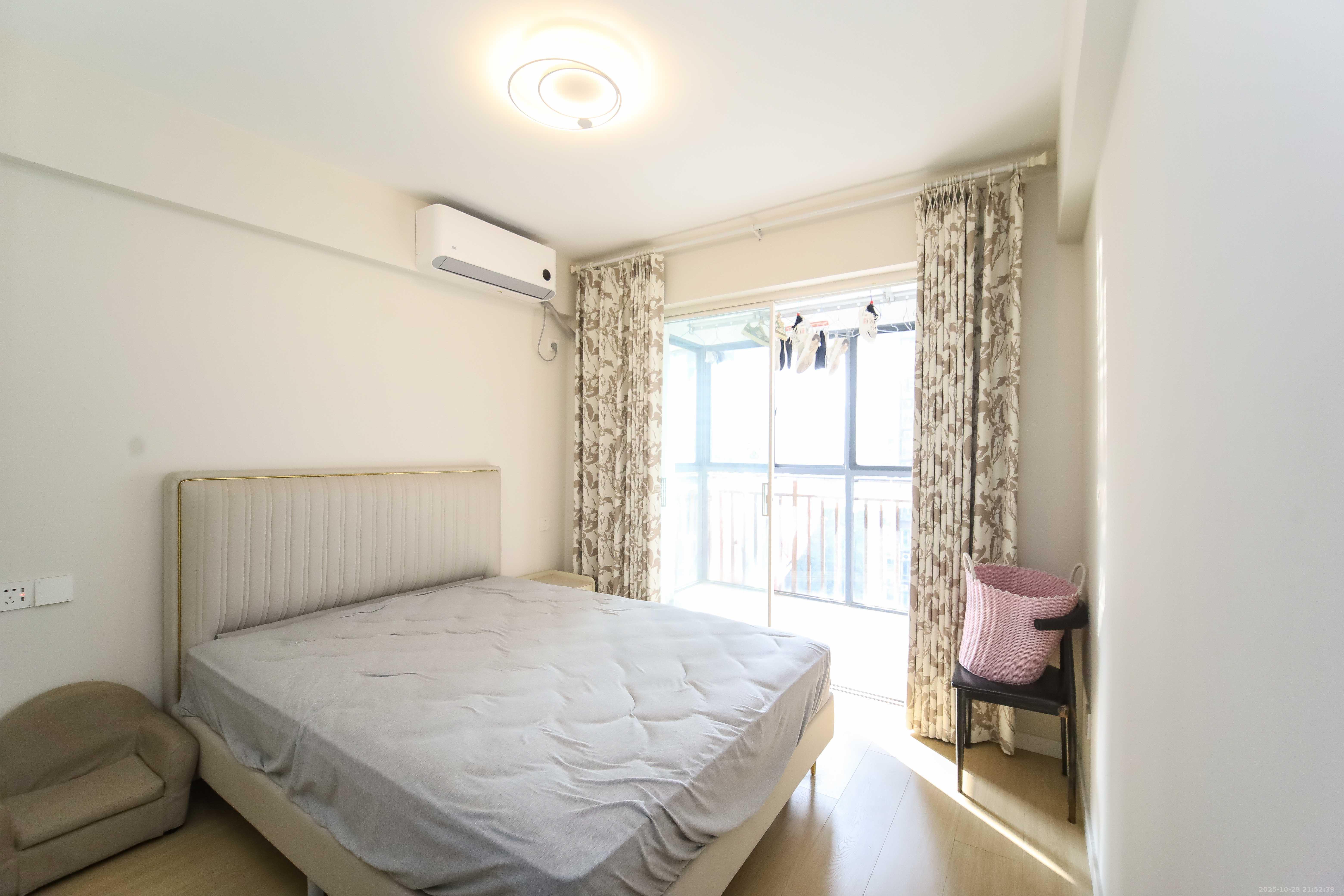 银港水晶城  4室2厅2卫    138.4万 银港水晶城  4室2厅2卫    138.4万卧室