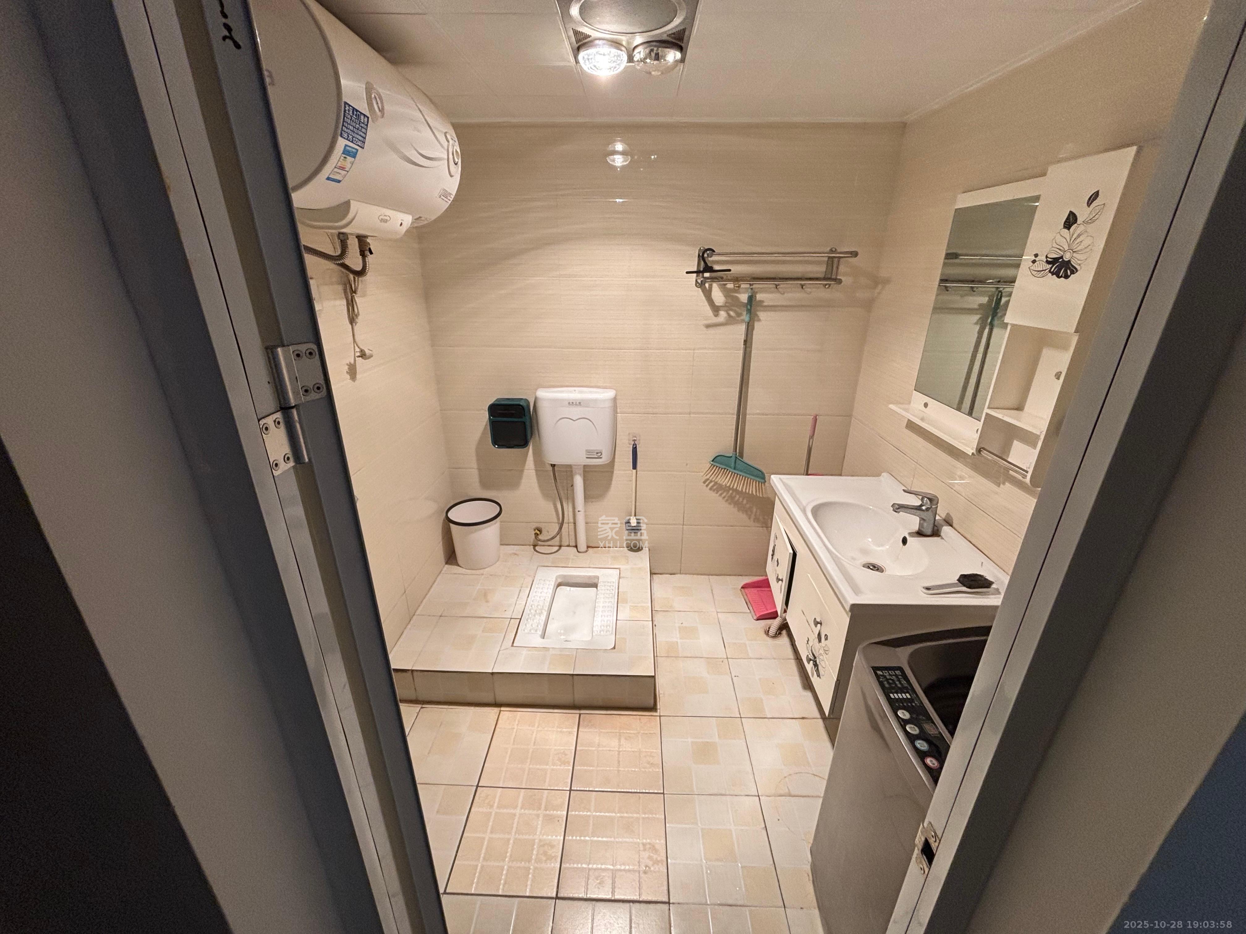 玛依拉山庄  1室1厅1卫    1400.0元/月 玛依拉山庄  1室1厅1卫    1400.0元/月室内图