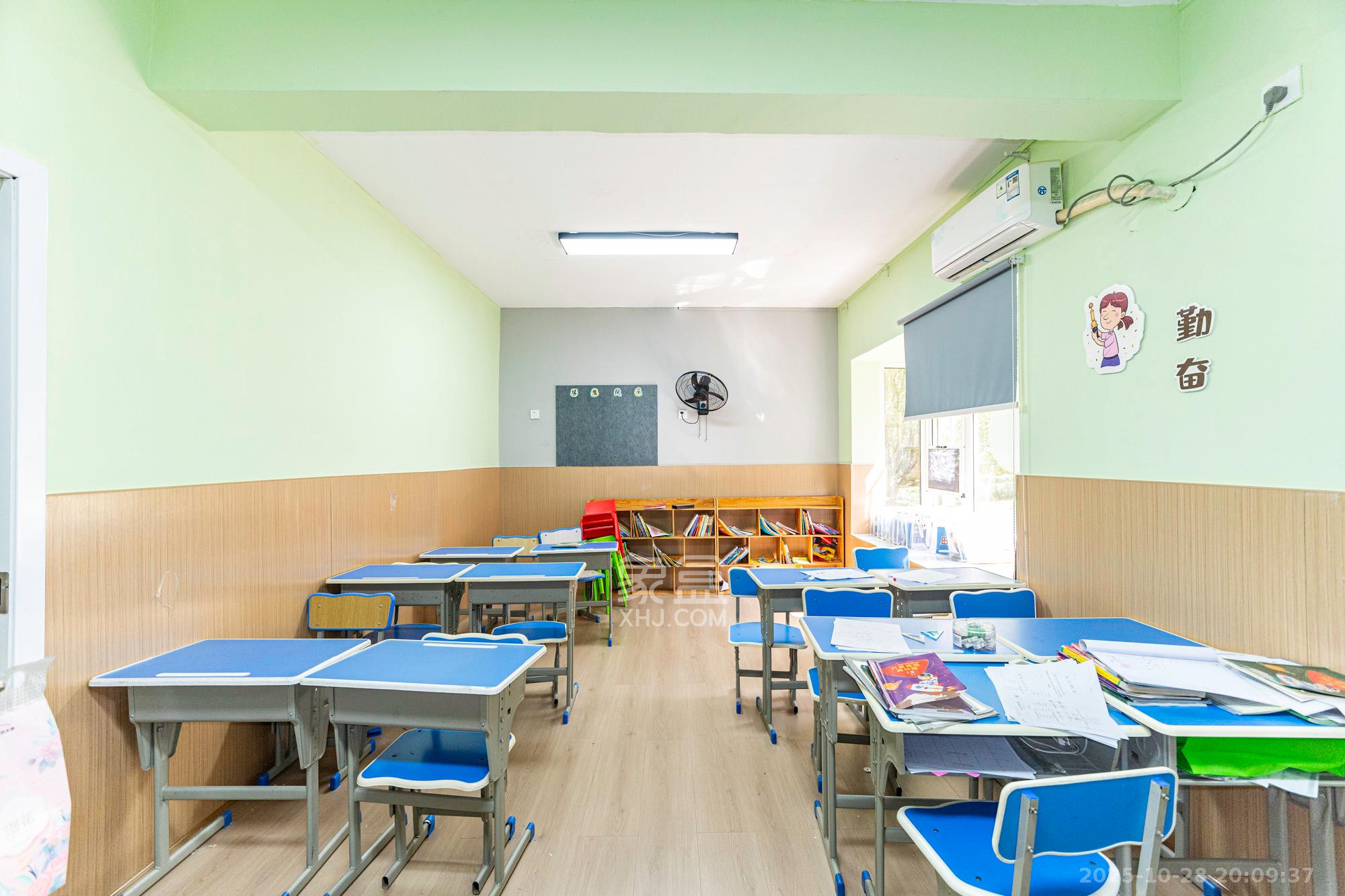 保利香槟国际 3室2厅2卫 80.0万 保利香槟国际 3室2厅2卫 80.0万卧室