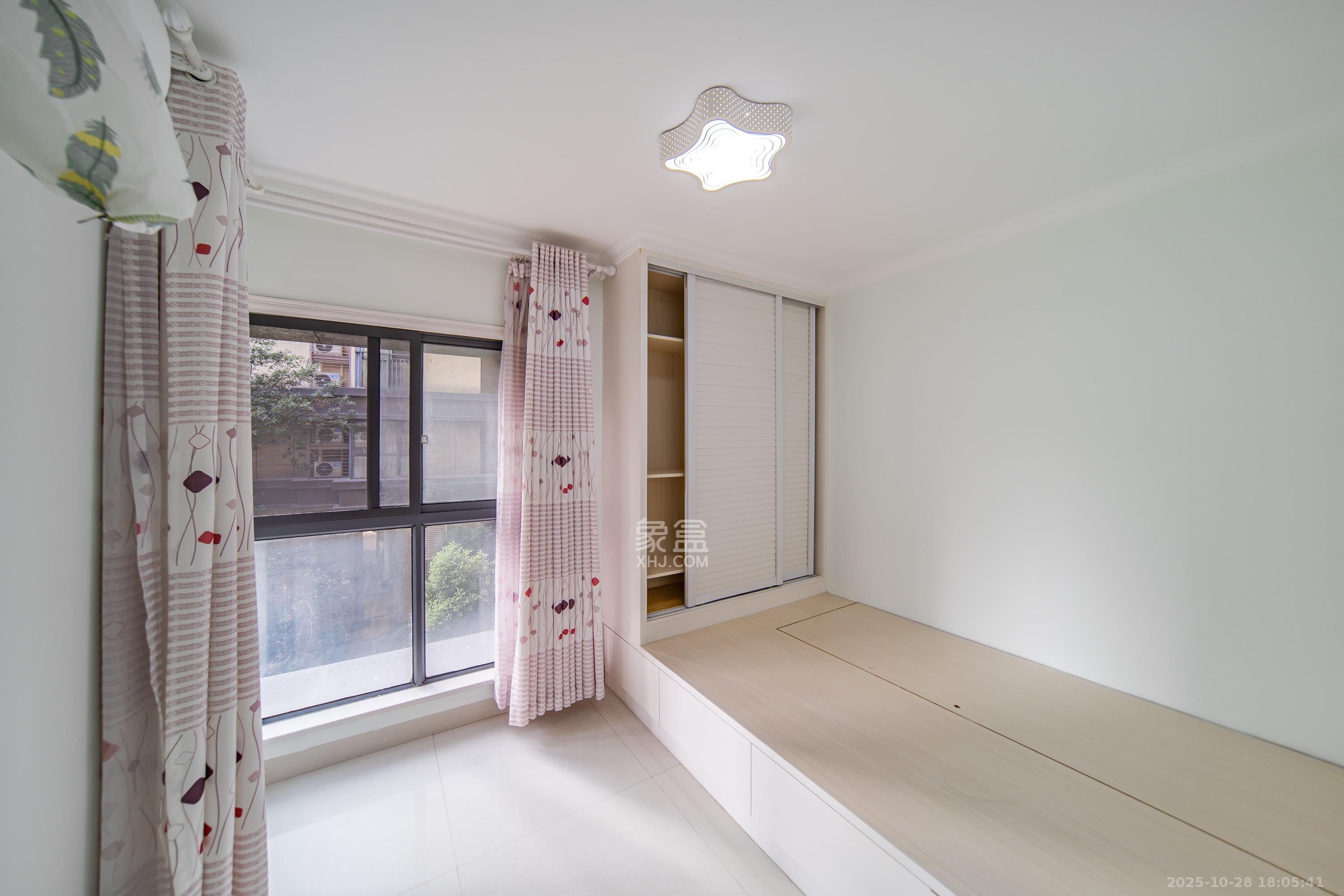 兰亭湾畔  2室2厅1卫    75.0万卧室