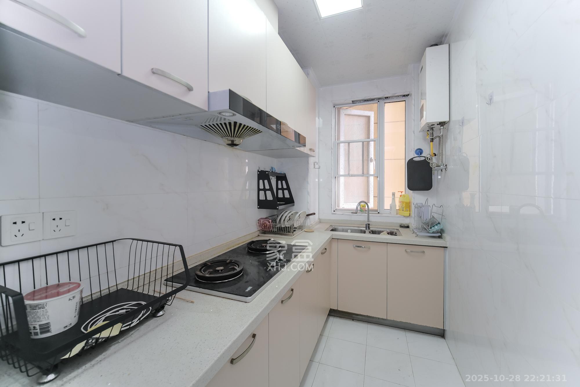 保利香槟国际  3室2厅1卫    77.2万 保利香槟国际  3室2厅1卫    77.2万厨房