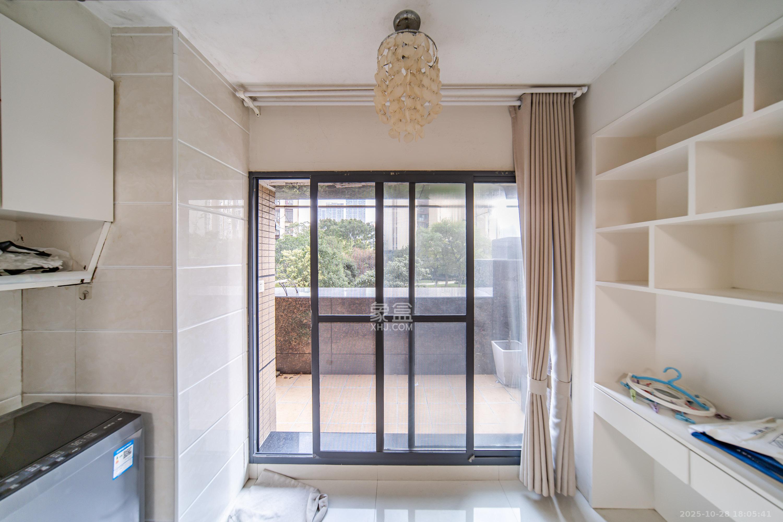 兰亭湾畔  2室2厅1卫    75.0万阳台