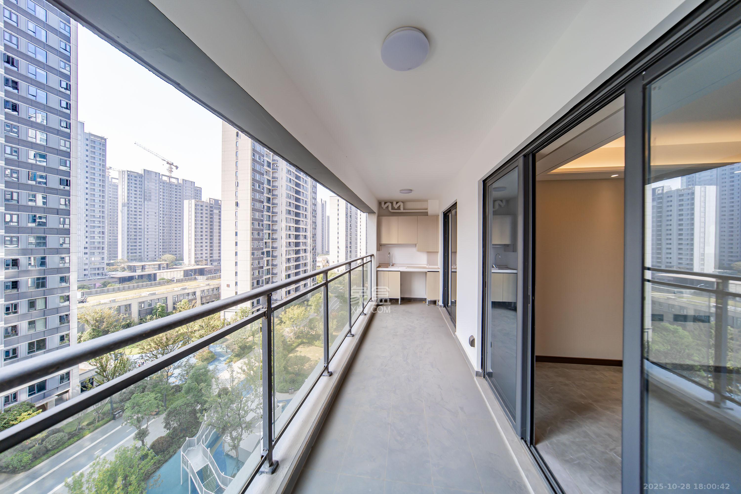 卓越洋湖晴翠  4室2厅2卫    218.0万阳台