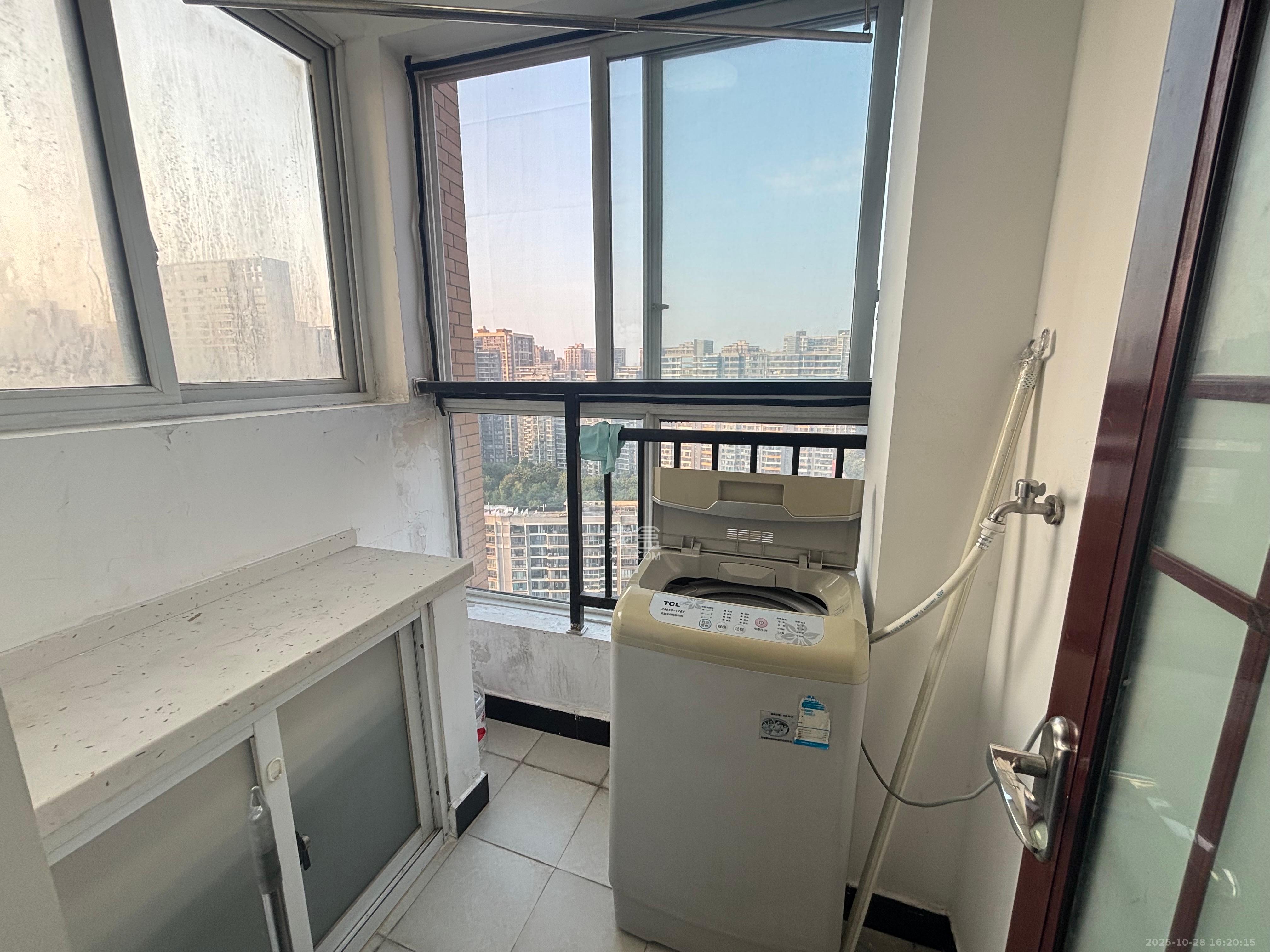 东方航标  1室1厅1卫    1550.0元/月室内图