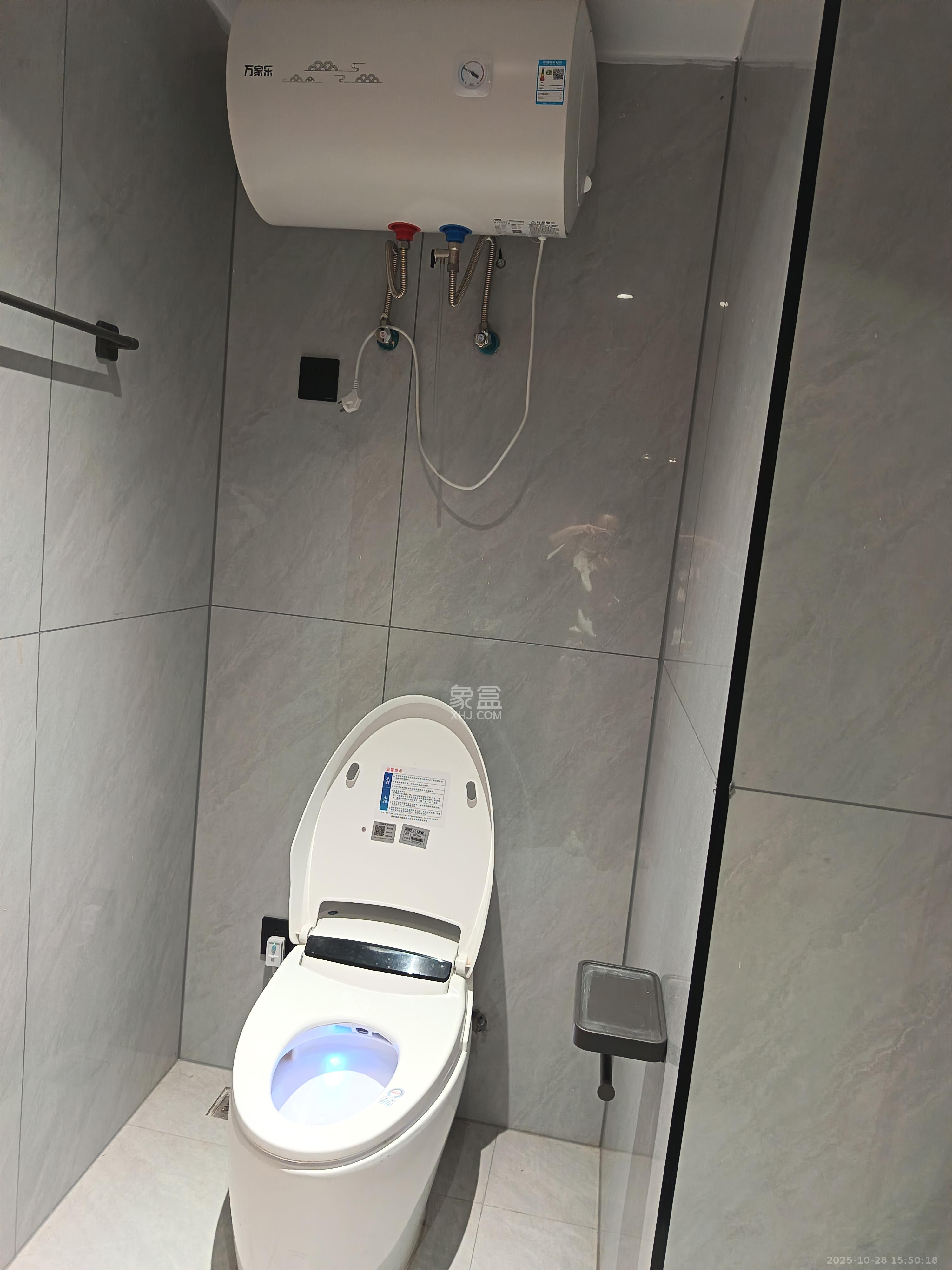 臻园  1室1厅1卫    1600.0元/月室内图1