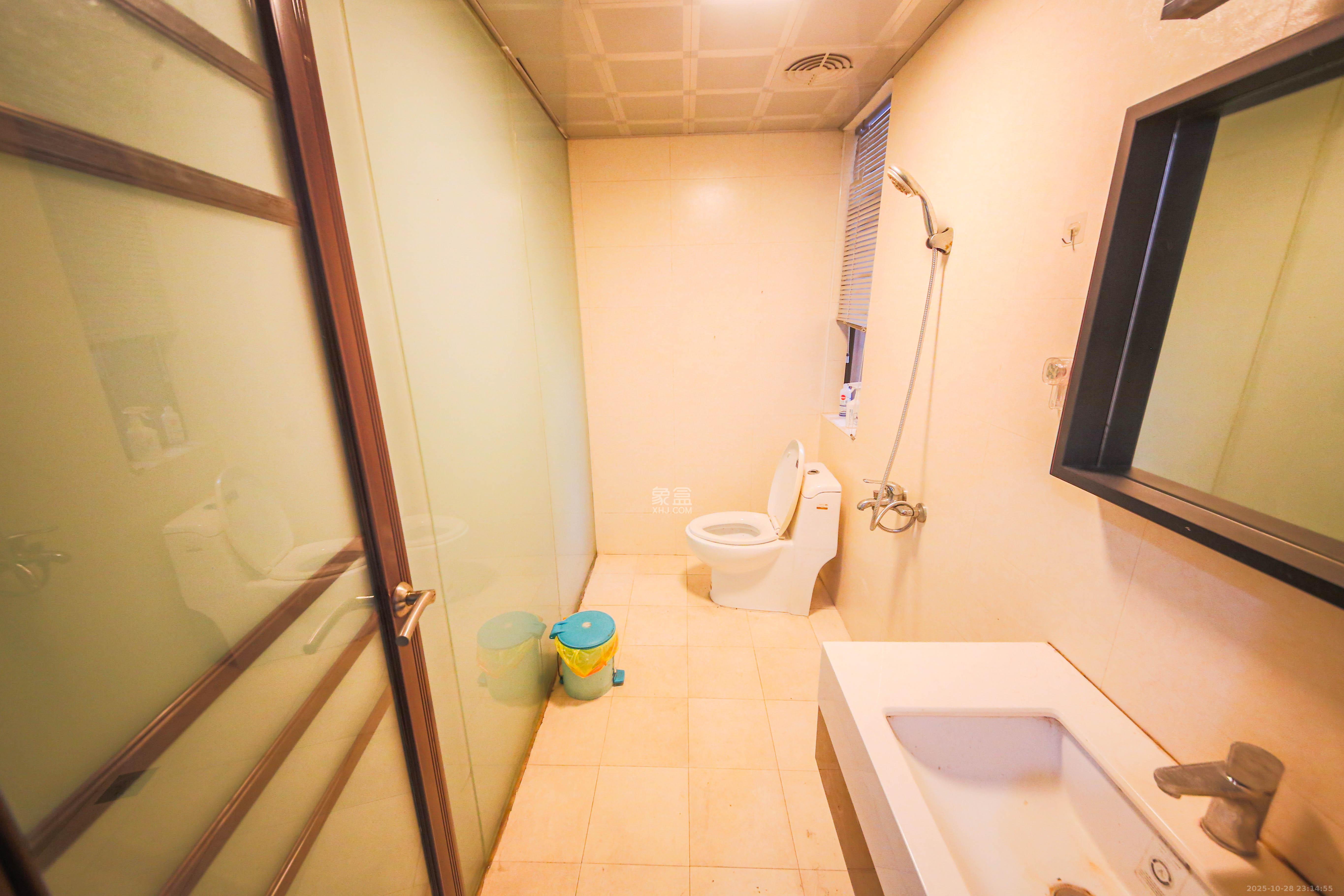 鑫远湘府华城  3室2厅2卫    135.0万卫生间