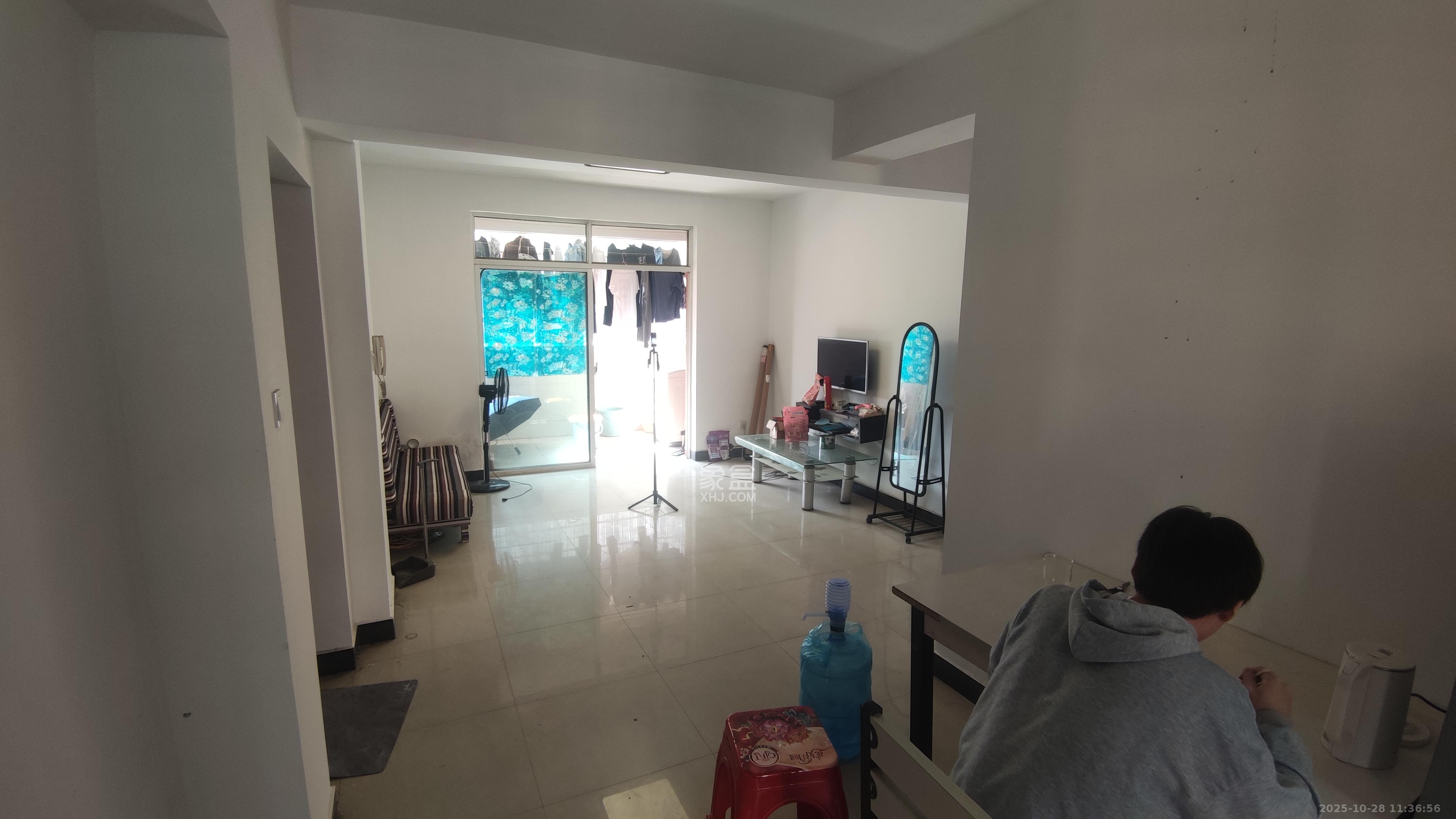 润芳园  3室2厅1卫    1800.0元/月