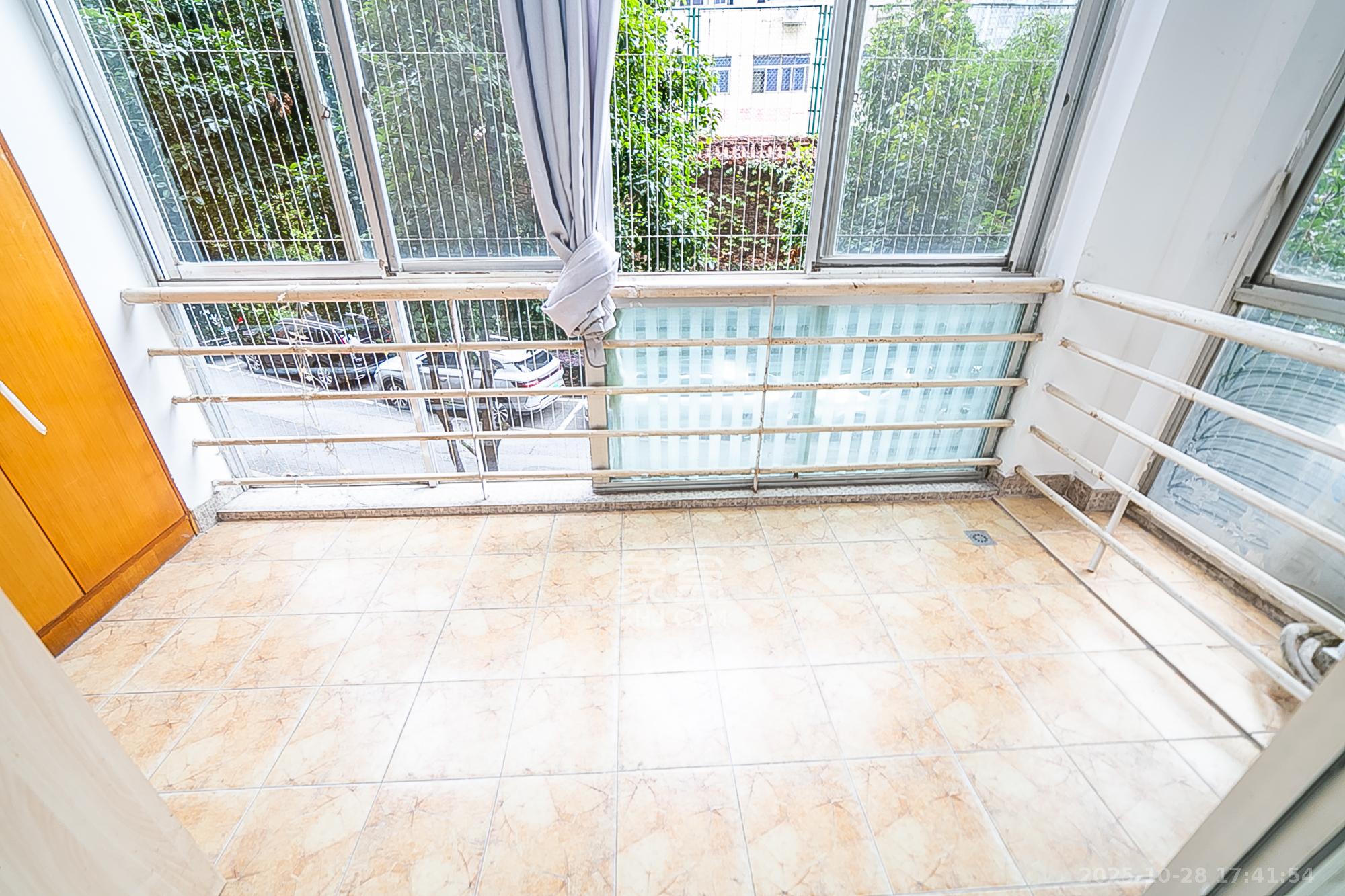 华银园  3室2厅2卫    84.0万 华银园  3室2厅2卫    84.0万阳台