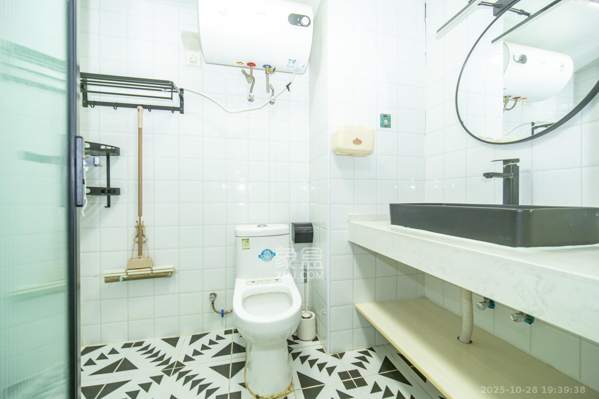 金科时代中心  1室1厅1卫    30.0万 金科时代中心  1室1厅1卫    30.0万卫生间