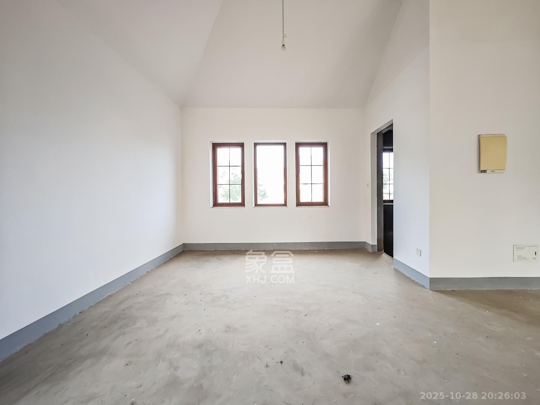 绿城青竹园  5室3厅4卫    1800.0万 绿城青竹园  5室3厅4卫    1800.0万卧室