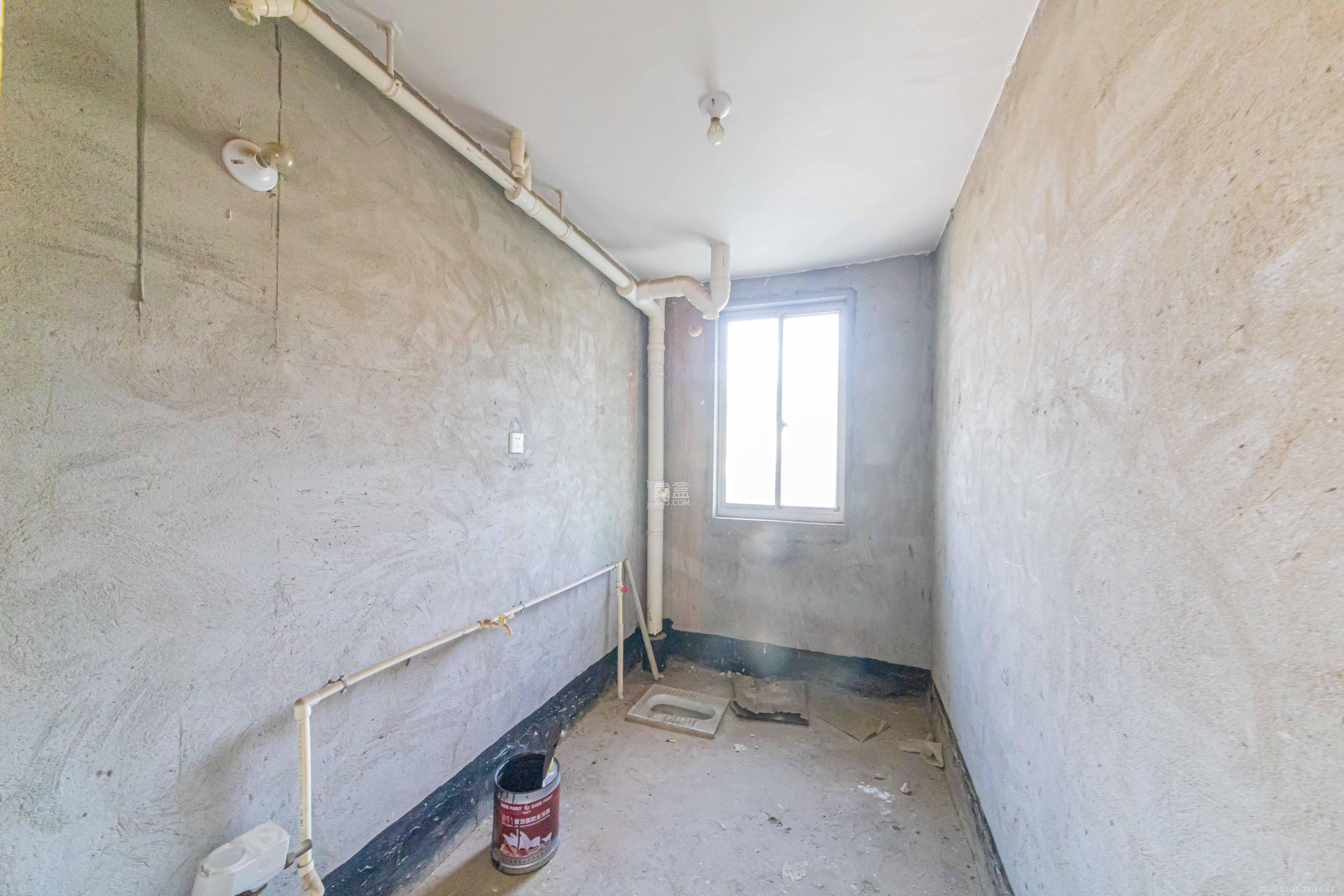 九峰小区（一二三四区）  3室2厅2卫    195.0万卫生间