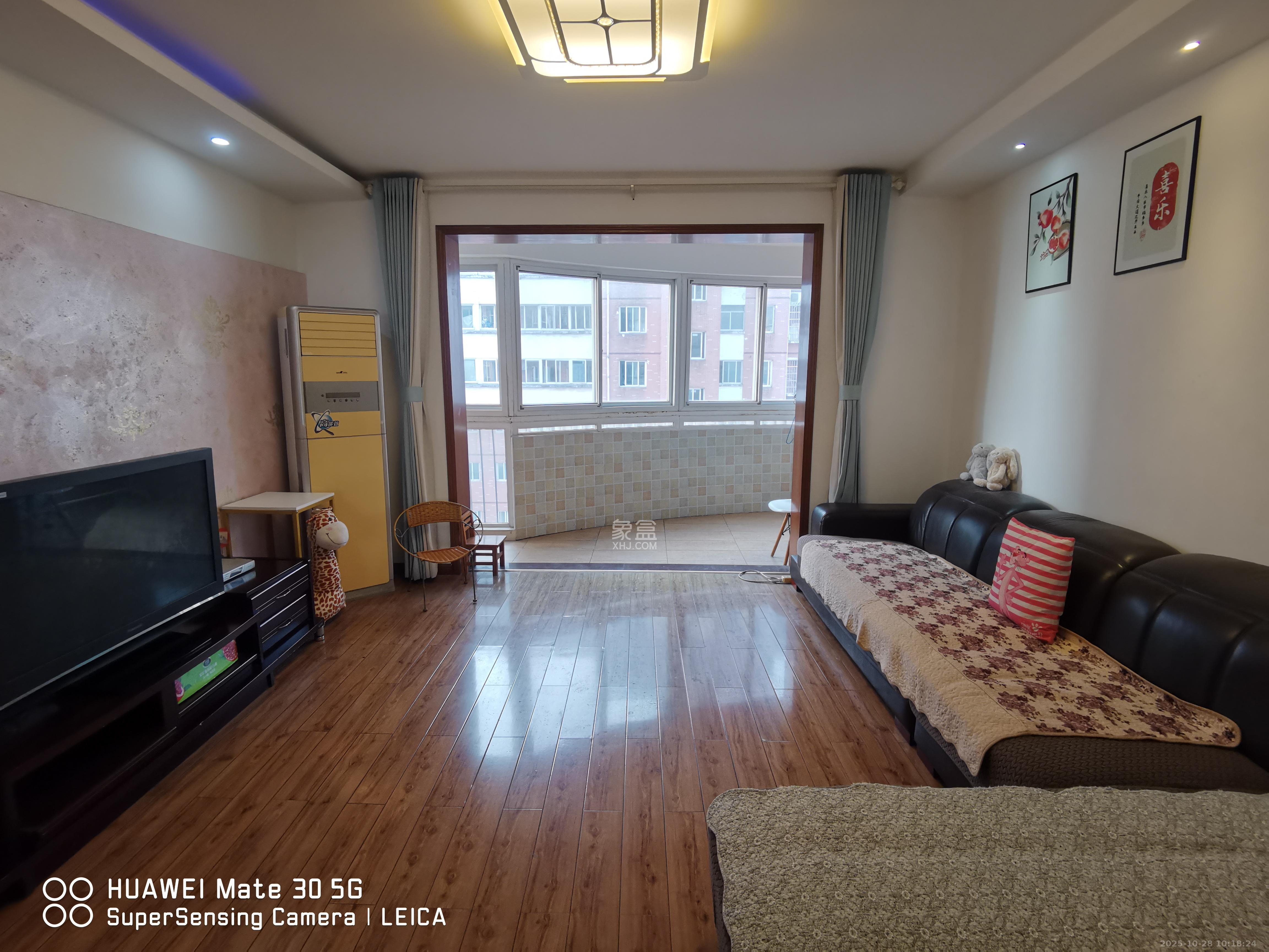 晶华美地  3室2厅2卫    2000.0元/月