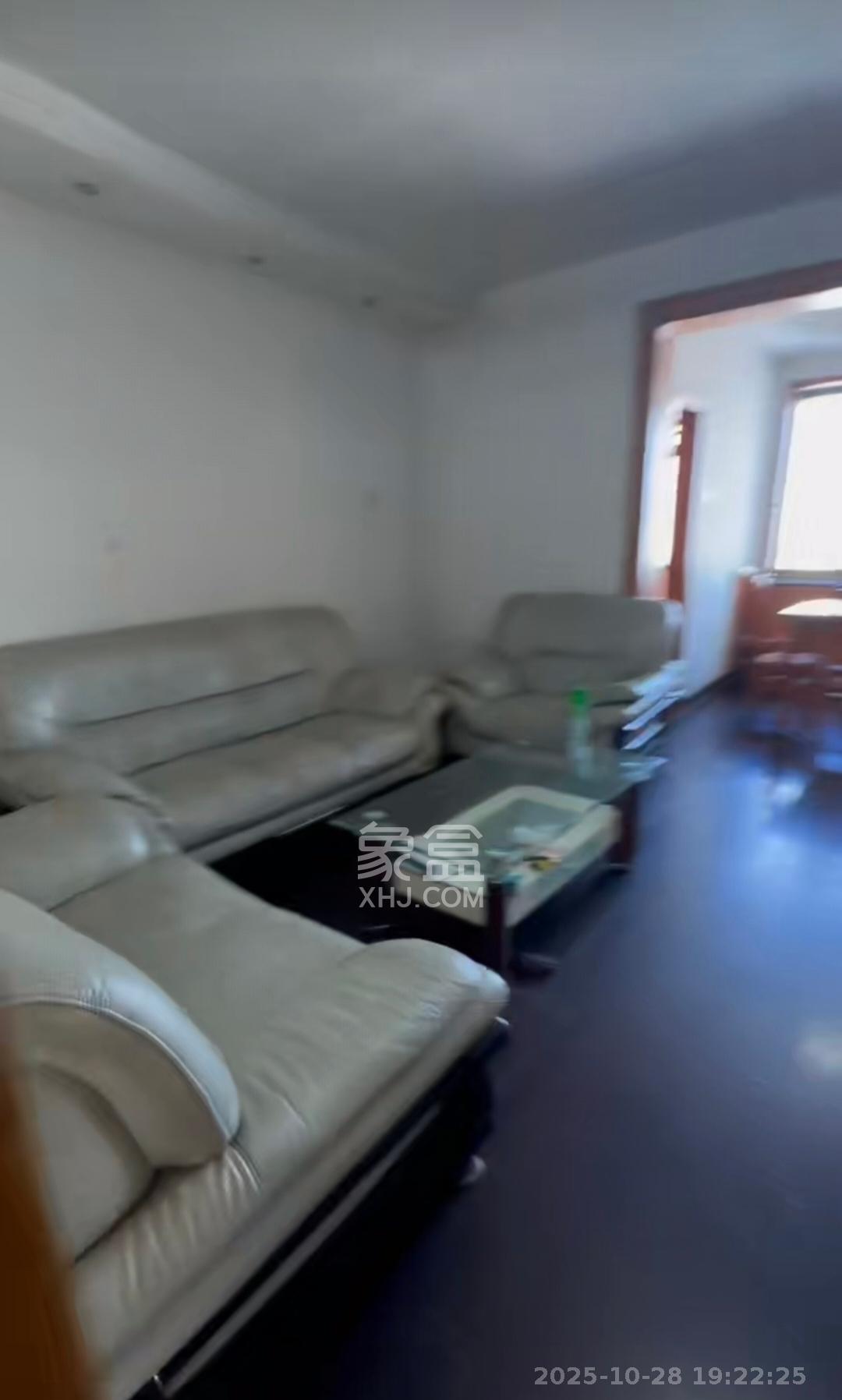 广铁六公司宿舍 2室1厅1卫 2000.0元/月 广铁六公司宿舍 2室1厅1卫 2000.0元/月室内图