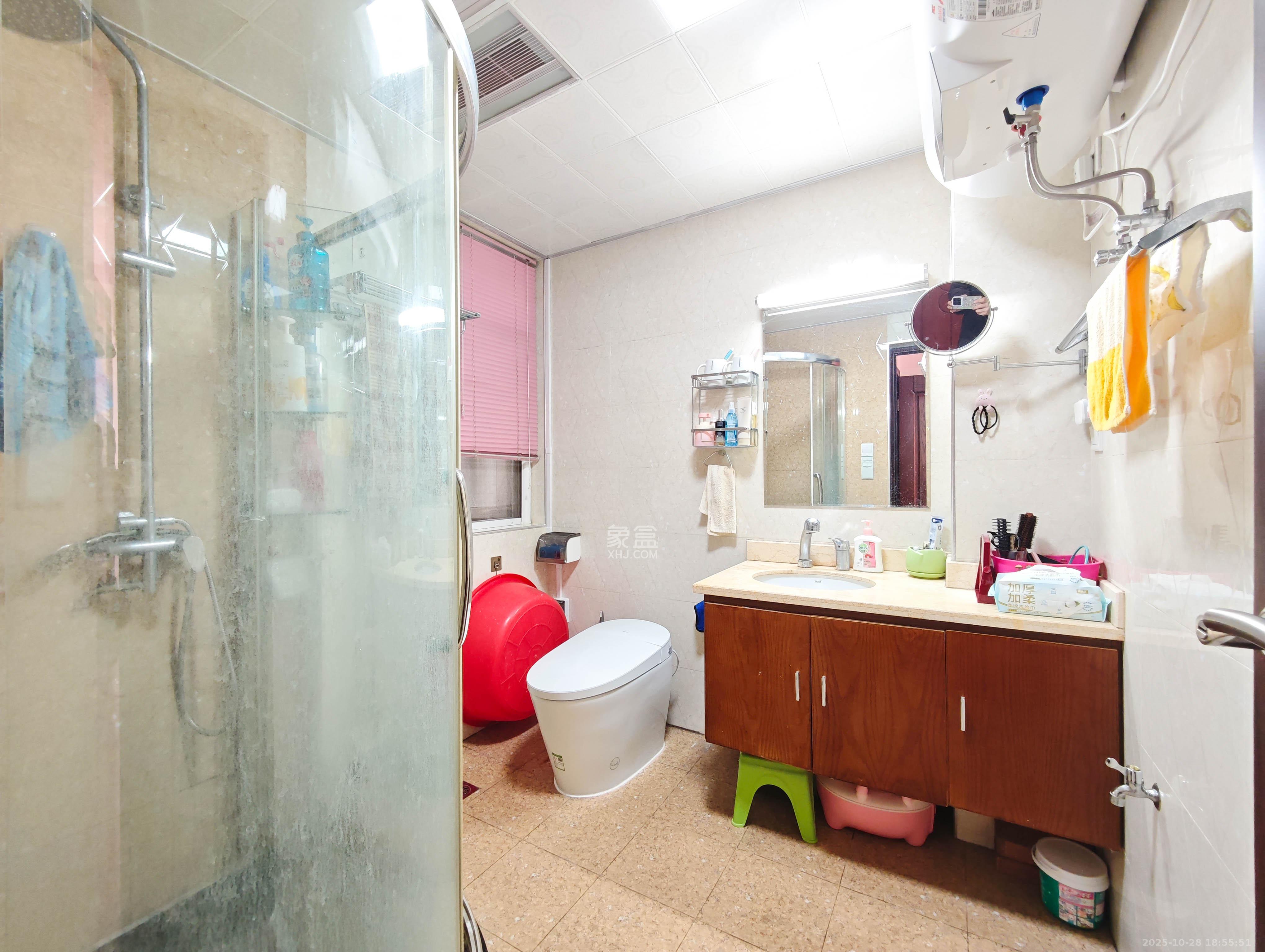 泰禹家园(彩云之翼家园一期、二期、三期) 4室2厅2卫 100.0万 泰禹家园(彩云之翼家园一期、二期、三期) 4室2厅2卫 100.0万卫生间