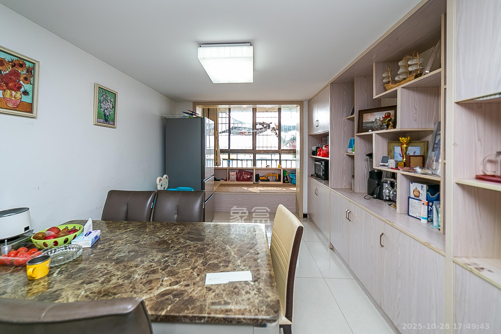 层上观邸  4室2厅2卫    69.0万 层上观邸  4室2厅2卫    69.0万客厅