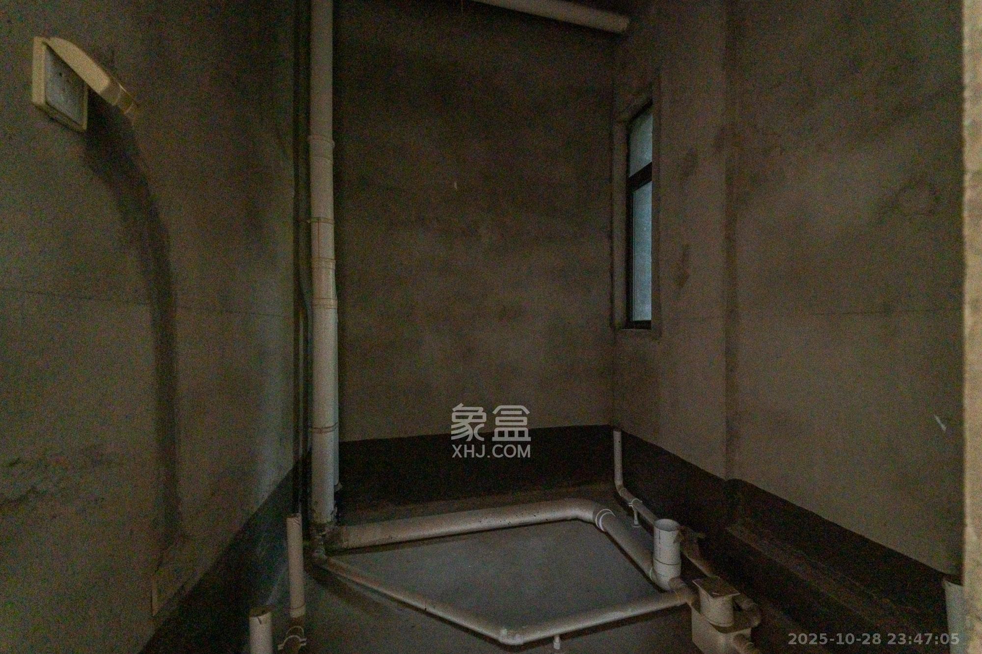 星湖湾一期洋房  3室3厅1卫    140.0万其他