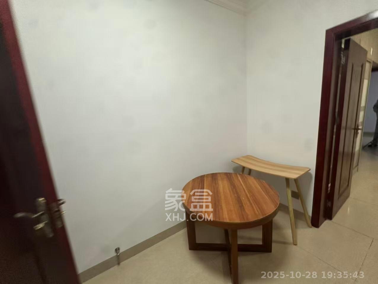 富洲滨江雅苑  3室2厅2卫    3900.0元/月室内图