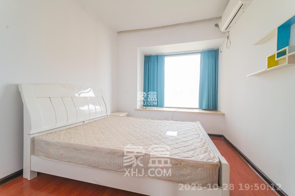 华润凤凰城三期  5室2厅1卫    4000.0元/月 华润凤凰城三期  5室2厅1卫    4000.0元/月室内图