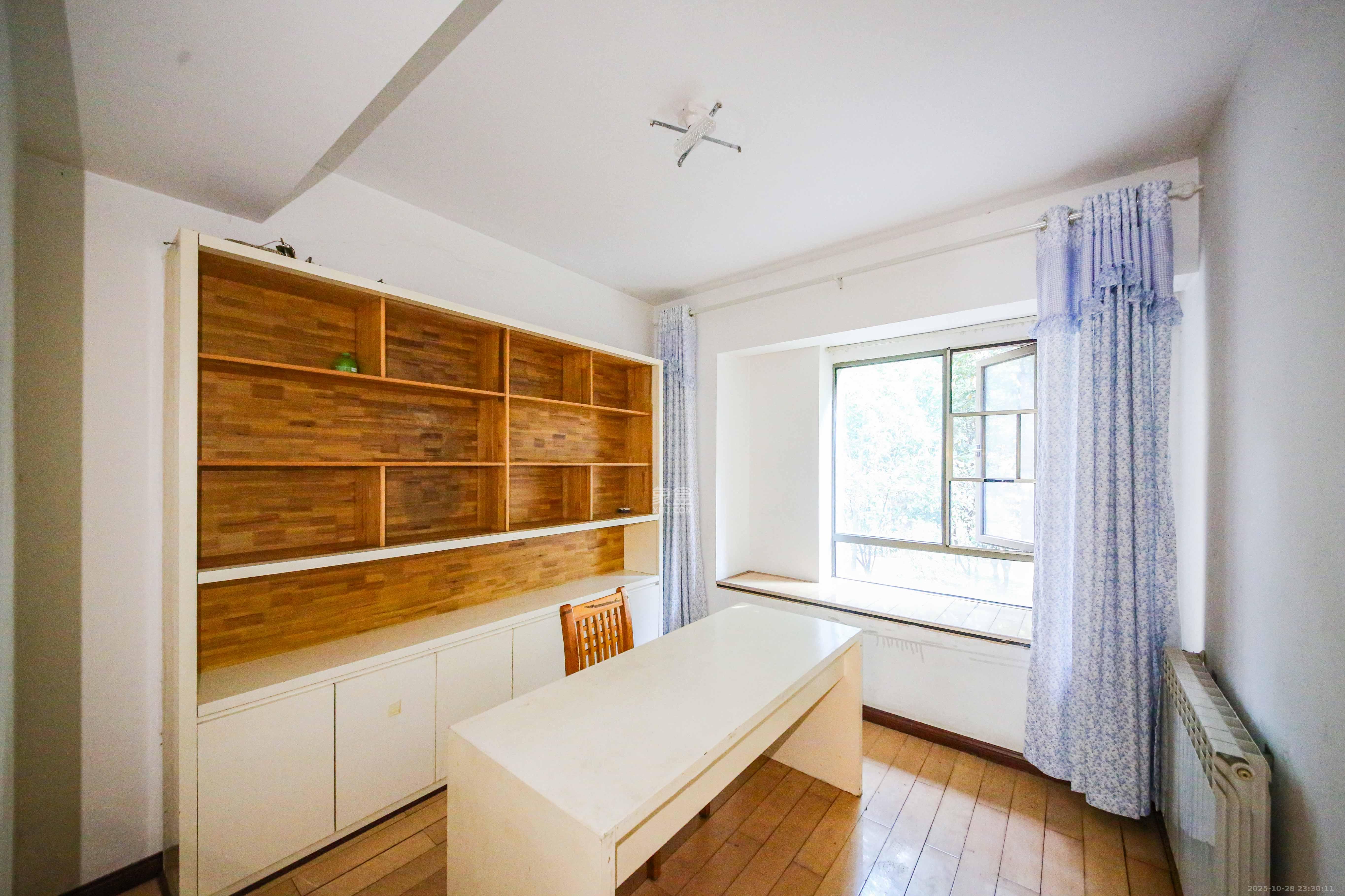 奥林匹克花园 4室2厅1卫 210.0万 奥林匹克花园 4室2厅1卫 210.0万卧室