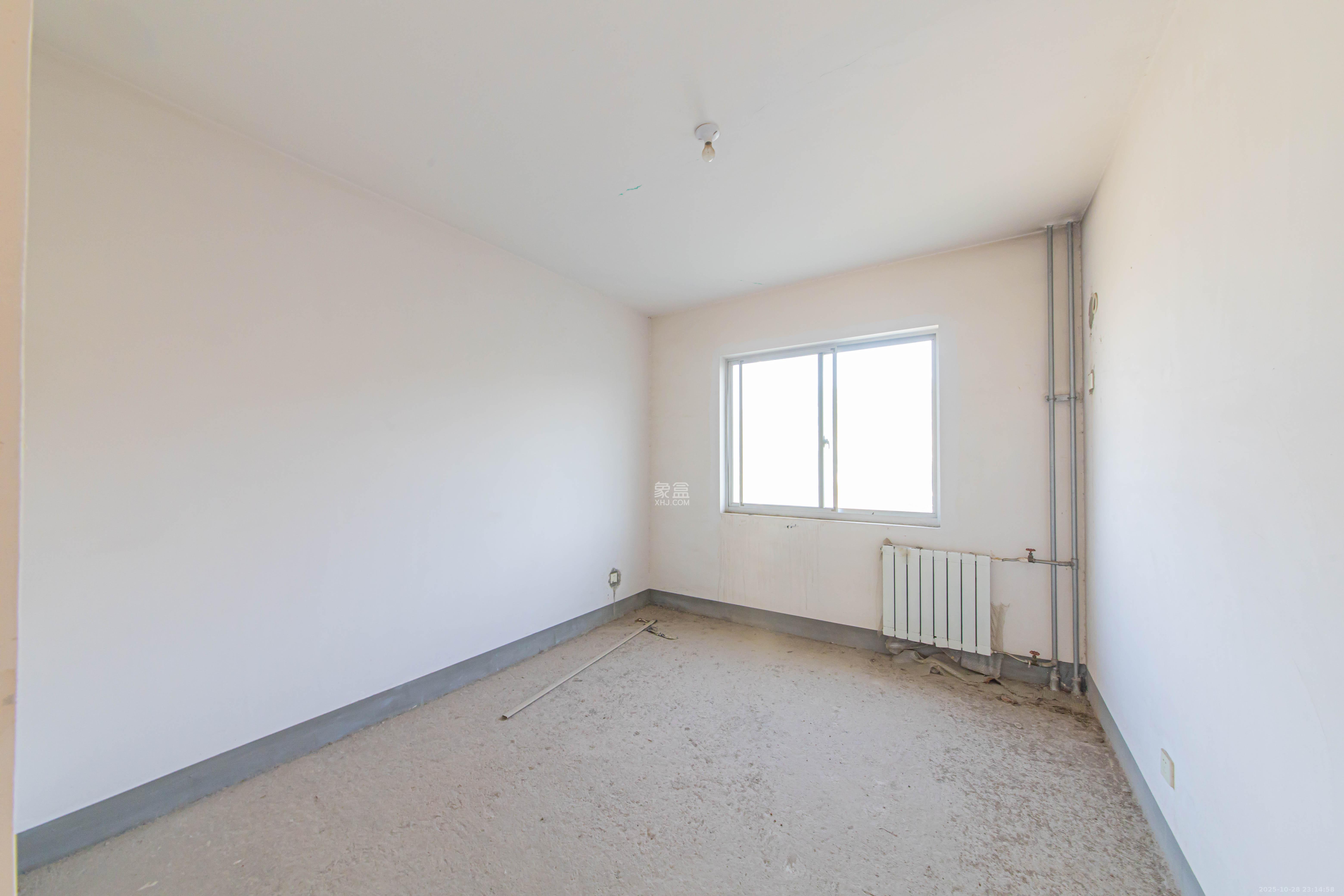 九峰小区(一二三四区) 3室2厅2卫 195.0万 九峰小区(一二三四区) 3室2厅2卫 195.0万卧室