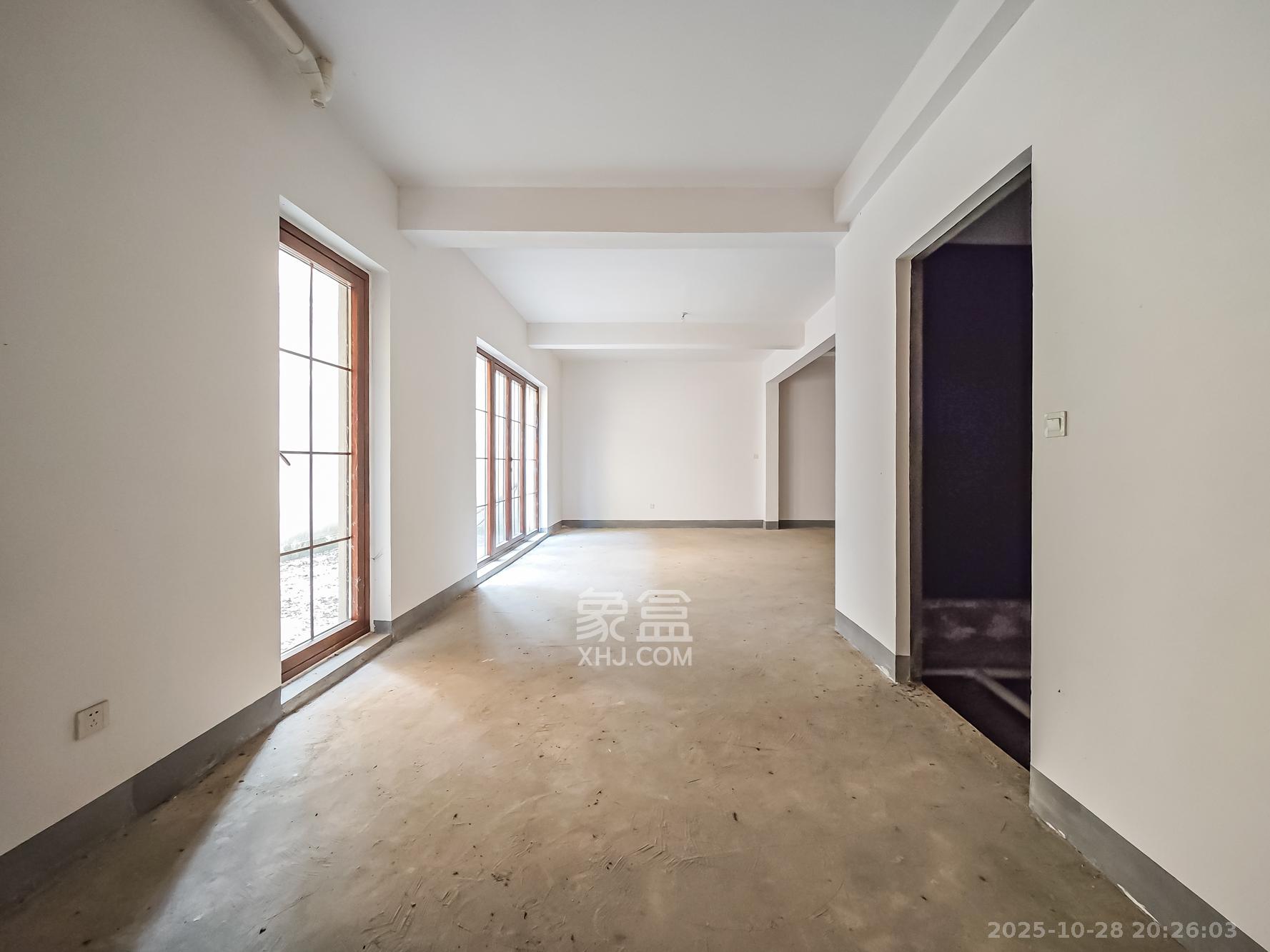 绿城青竹园  5室3厅4卫    1800.0万 绿城青竹园  5室3厅4卫    1800.0万其他