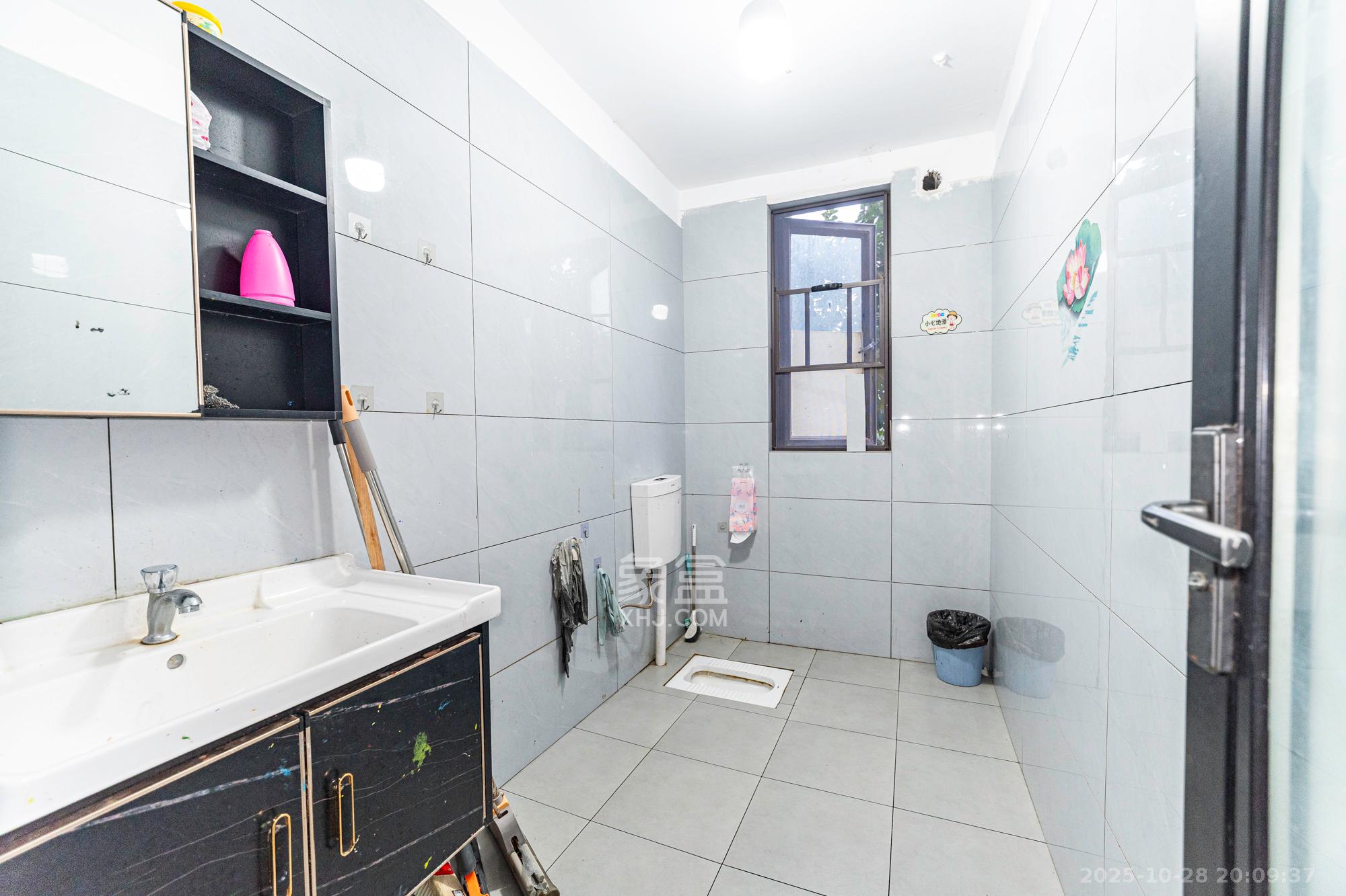 保利香槟国际 3室2厅2卫 80.0万 保利香槟国际 3室2厅2卫 80.0万卫生间