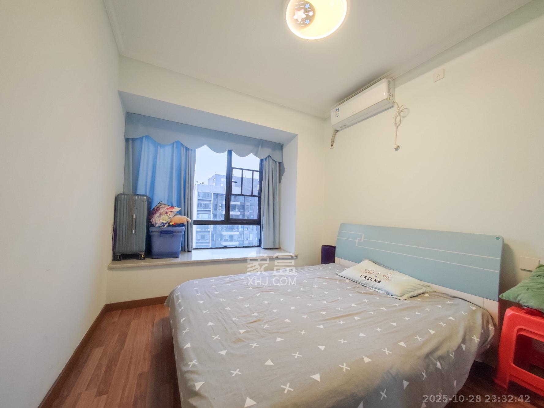 汇金城/嘉华城（二期、三期）  4室2厅2卫    165.0万卧室