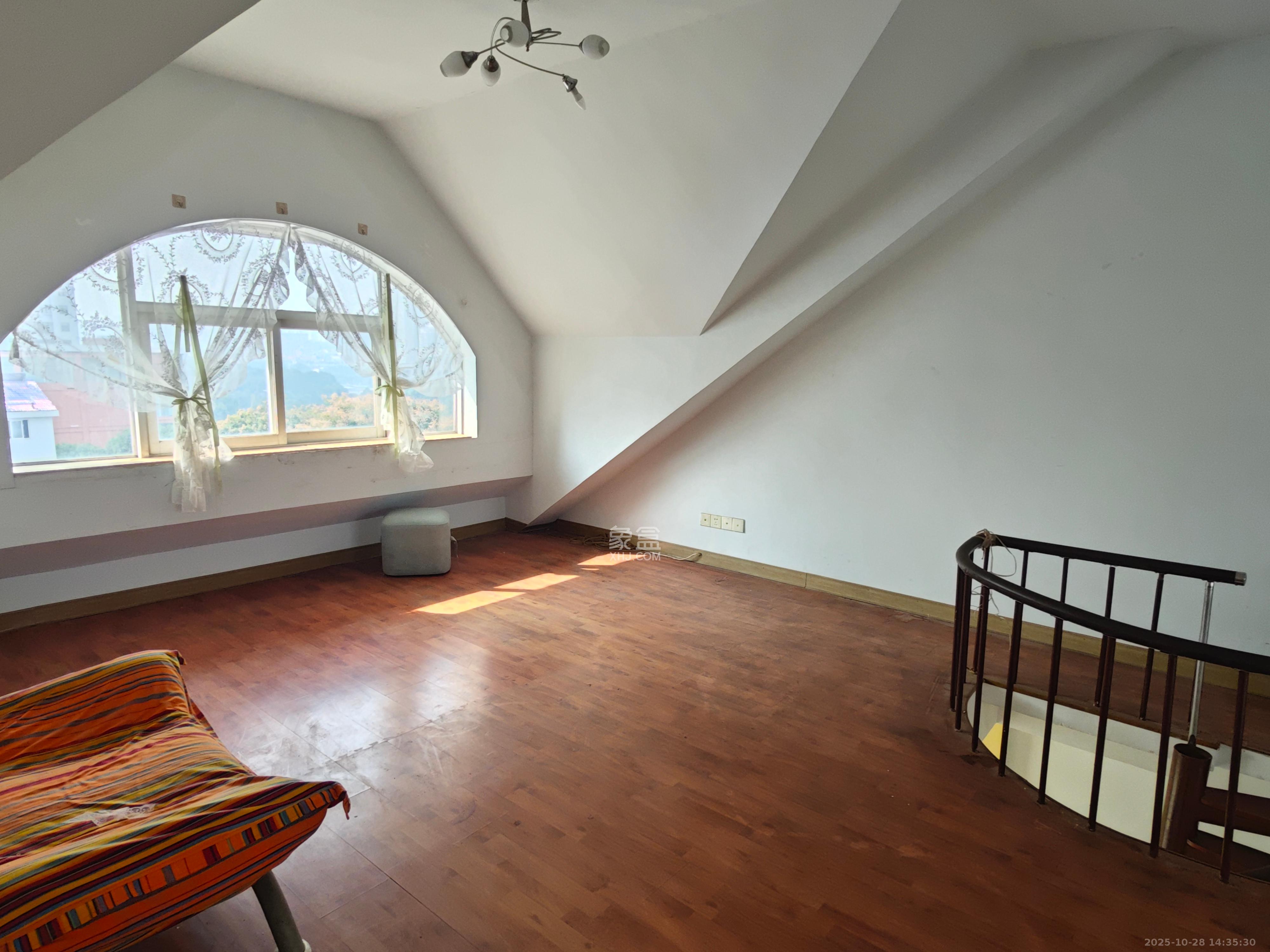 山水人家一二期  3室2厅1卫    1500.0元/月室内图