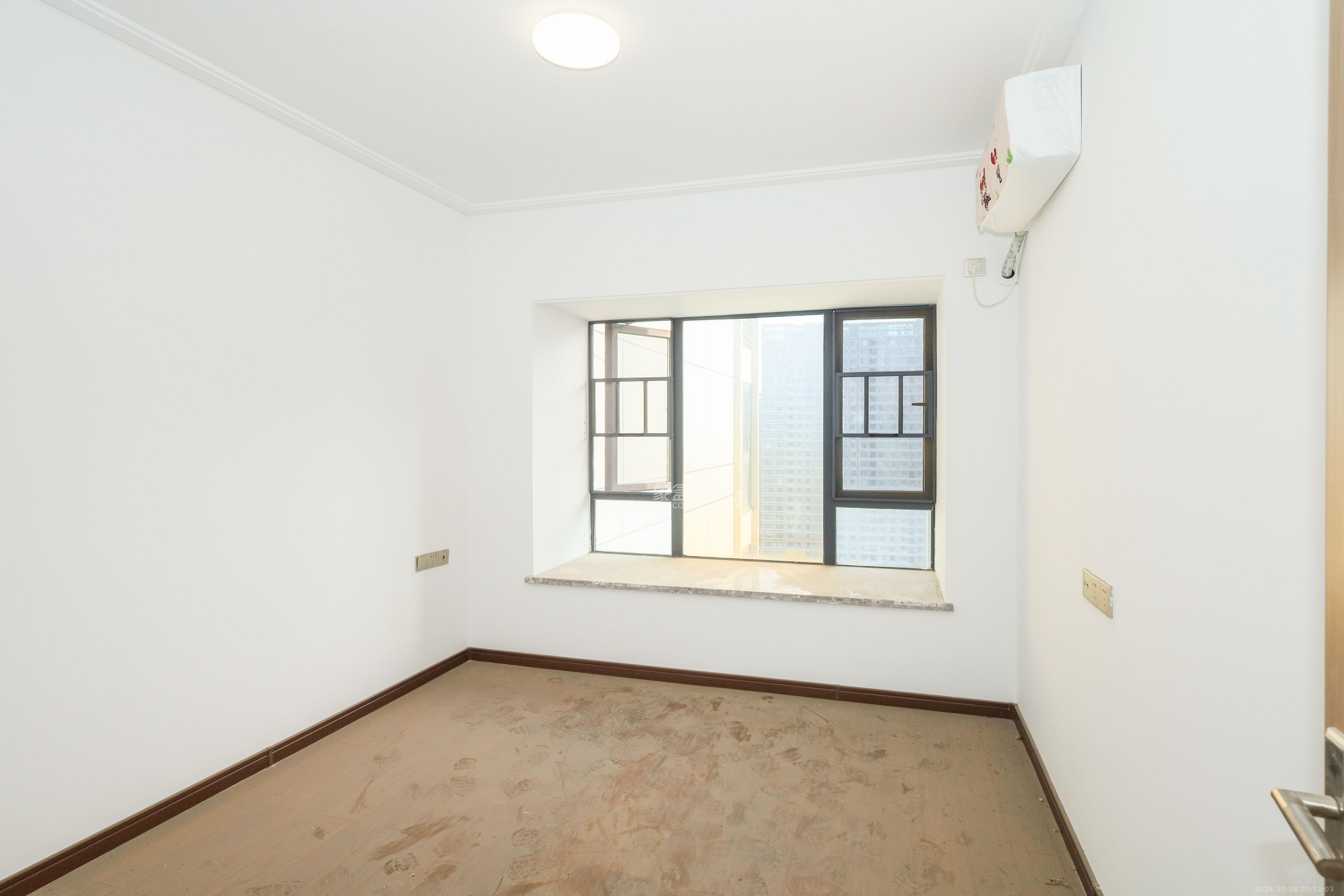 中国铁建湘语梅溪  4室2厅2卫    159.0万卧室