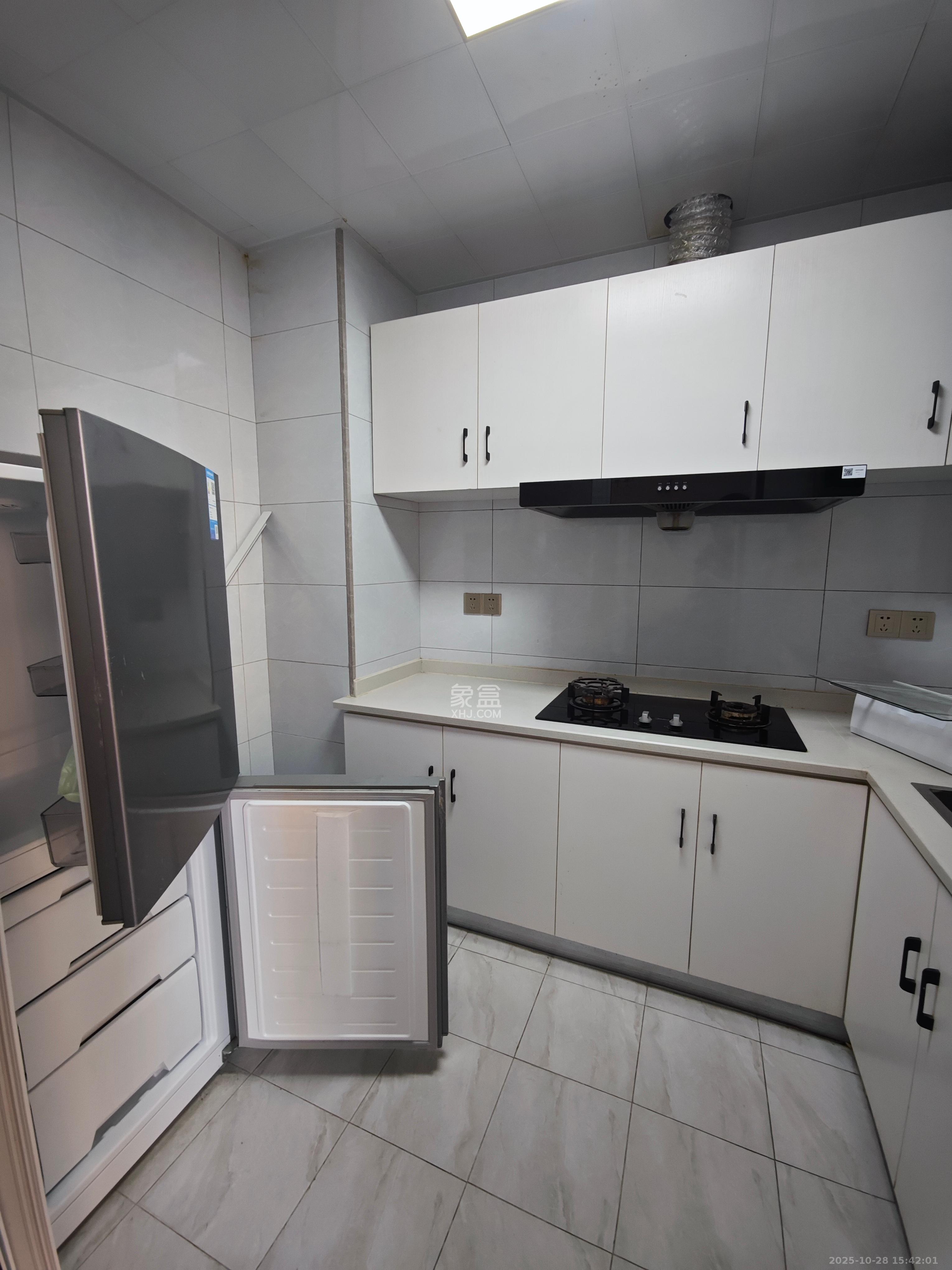 金地三千府(金地湖山樾、金地自在城) 1室0厅0卫 1600.0元/月 金地三千府(金地湖山樾、金地自在城) 1室0厅0卫 1600.0元/月室内图