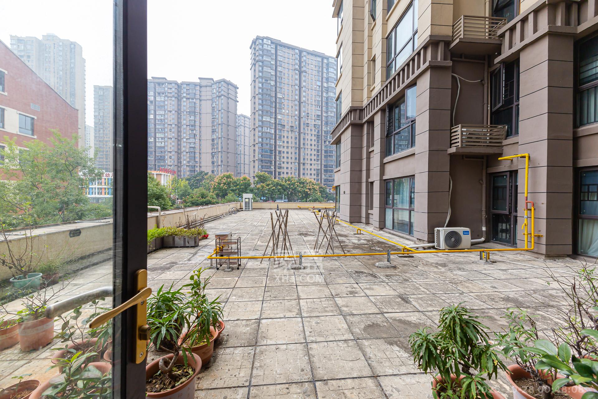 润和滨江府  4室2厅2卫    155.0万其他