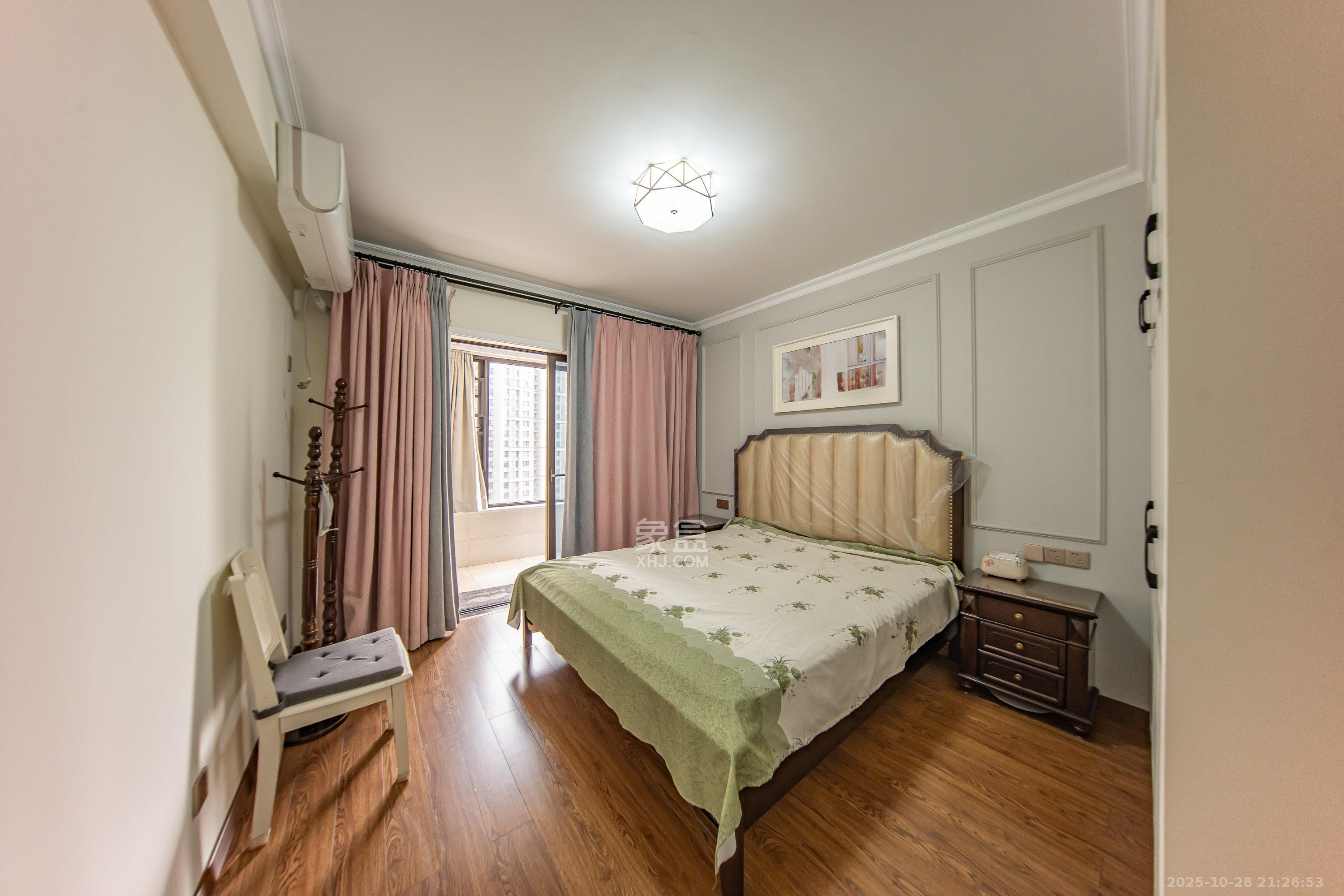 华润橡树湾 3室2厅2卫 98.0万 华润橡树湾 3室2厅2卫 98.0万卧室