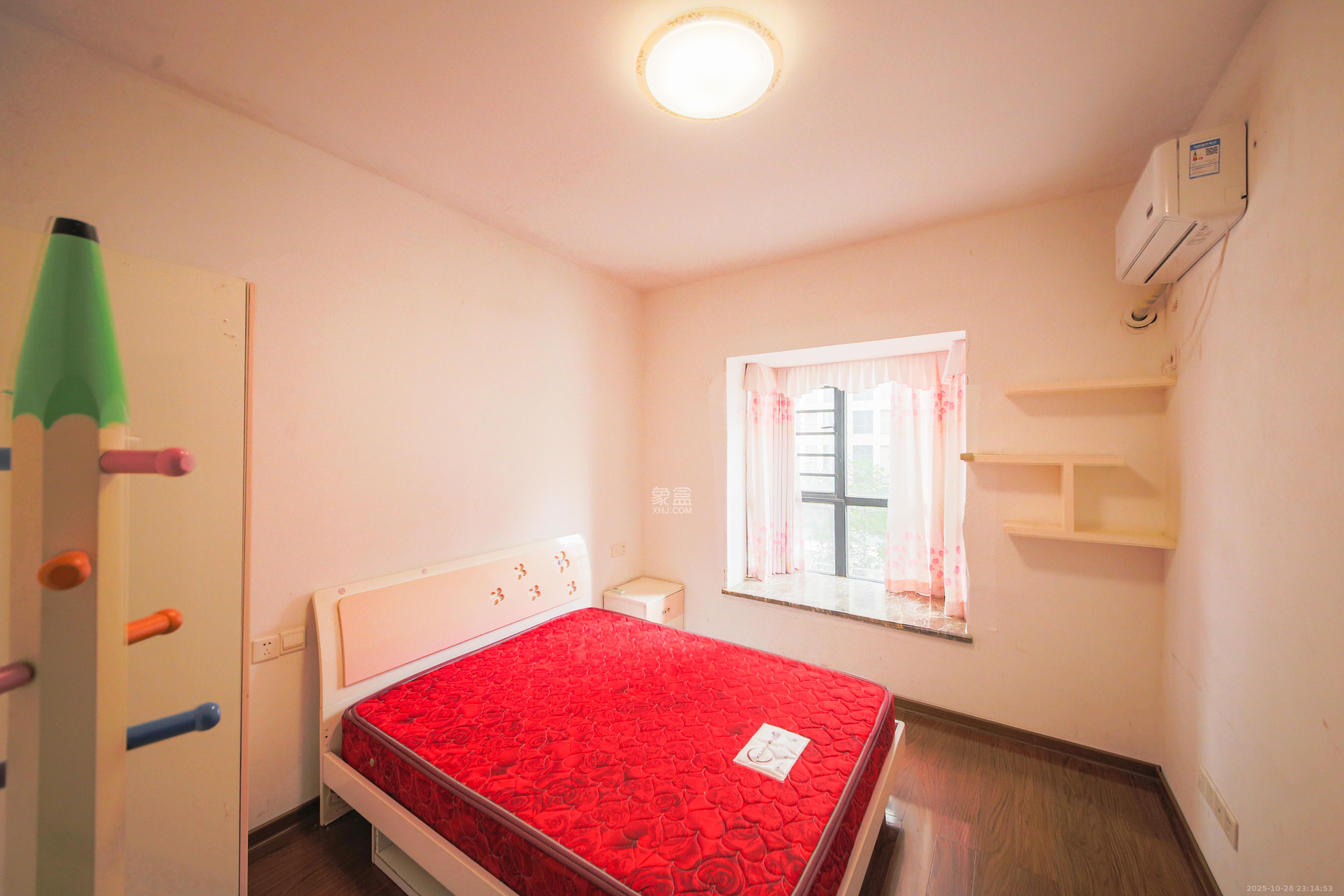 鑫远湘府华城  3室2厅2卫    135.0万 鑫远湘府华城  3室2厅2卫    135.0万卧室