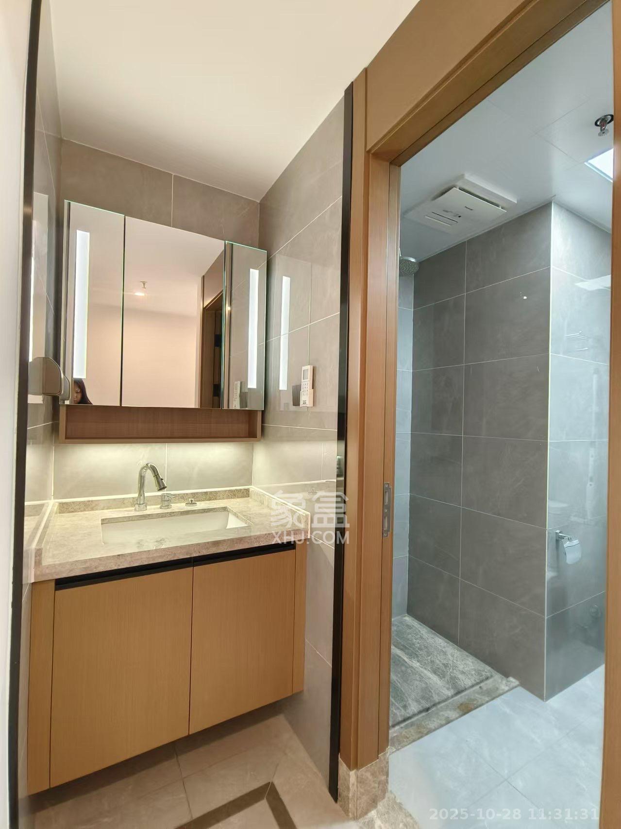 万科里金域国际  4室2厅2卫    7800.0元/月室内图